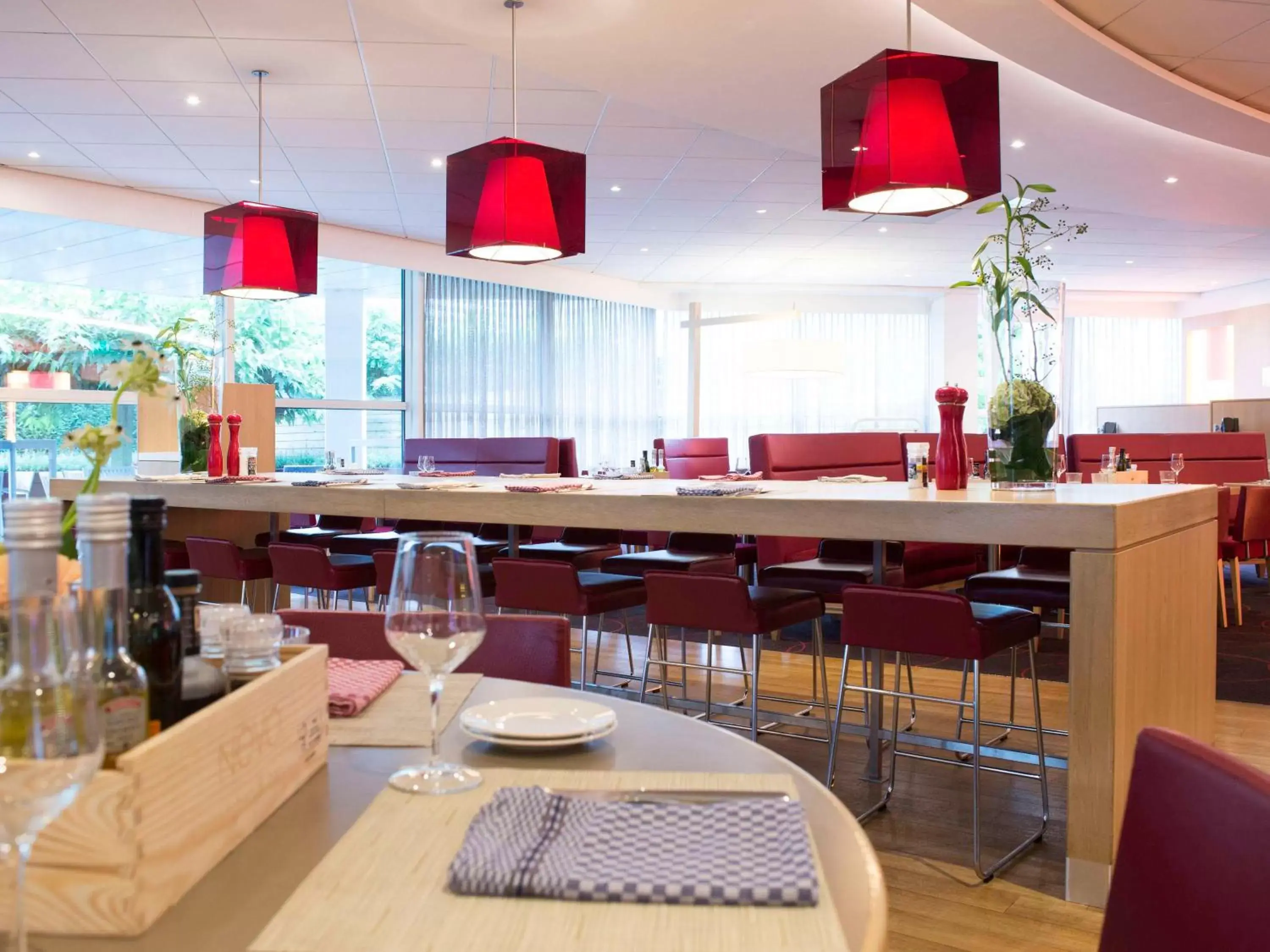 Restaurant/Places to Eat in Novotel Rotterdam Brainpark