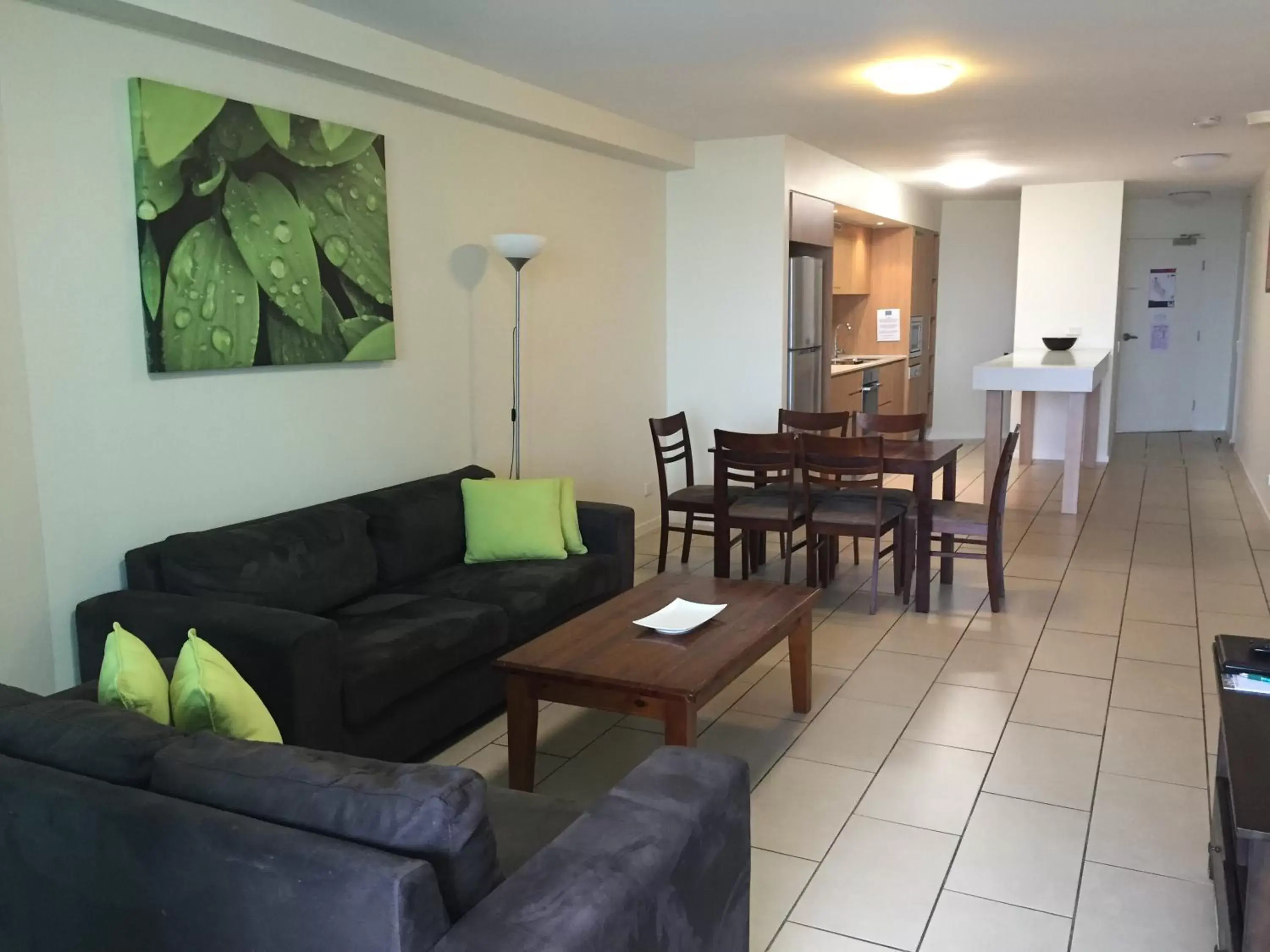 Seating Area in Lanai Riverside Apartments