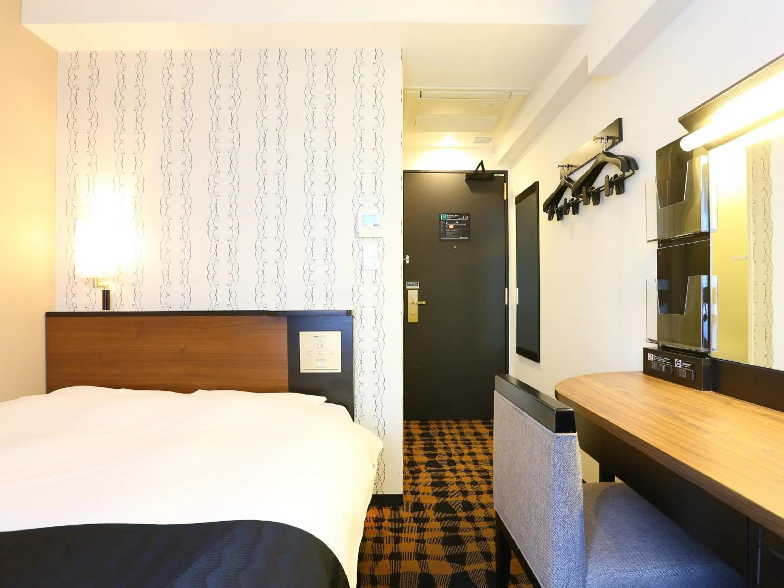 Photo of the whole room, Bed in APA Hotel Hatchobori-Eki-Minami
