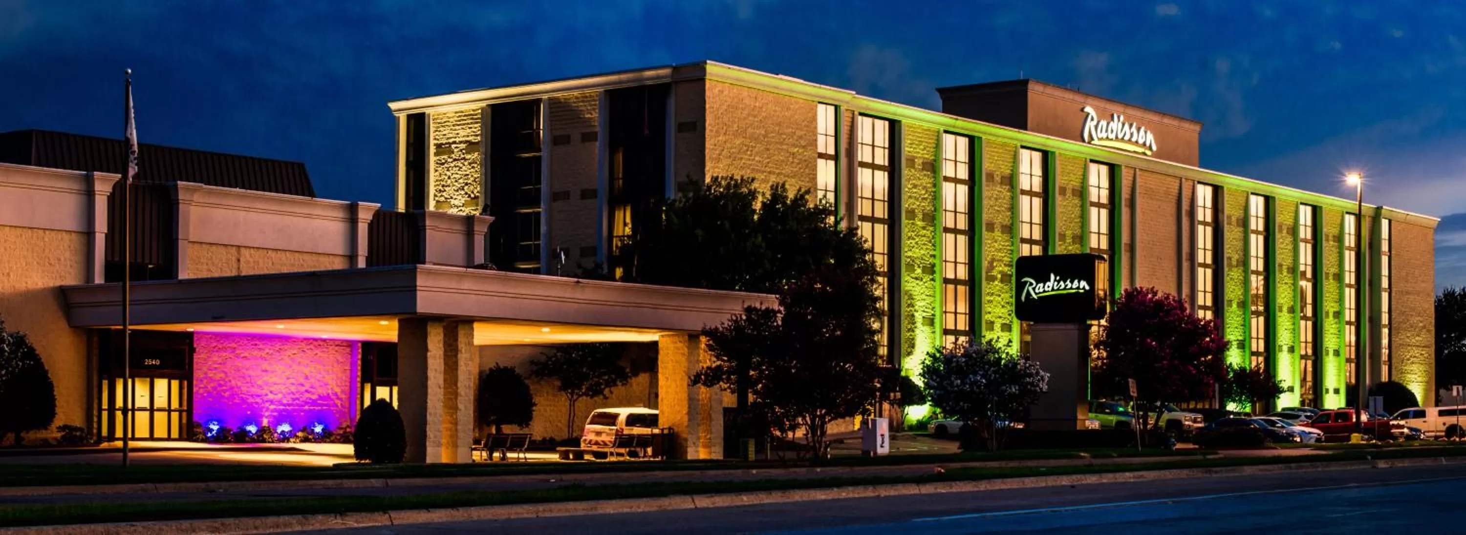 Property building in Radisson Hotel Fort Worth North-Fossil Creek