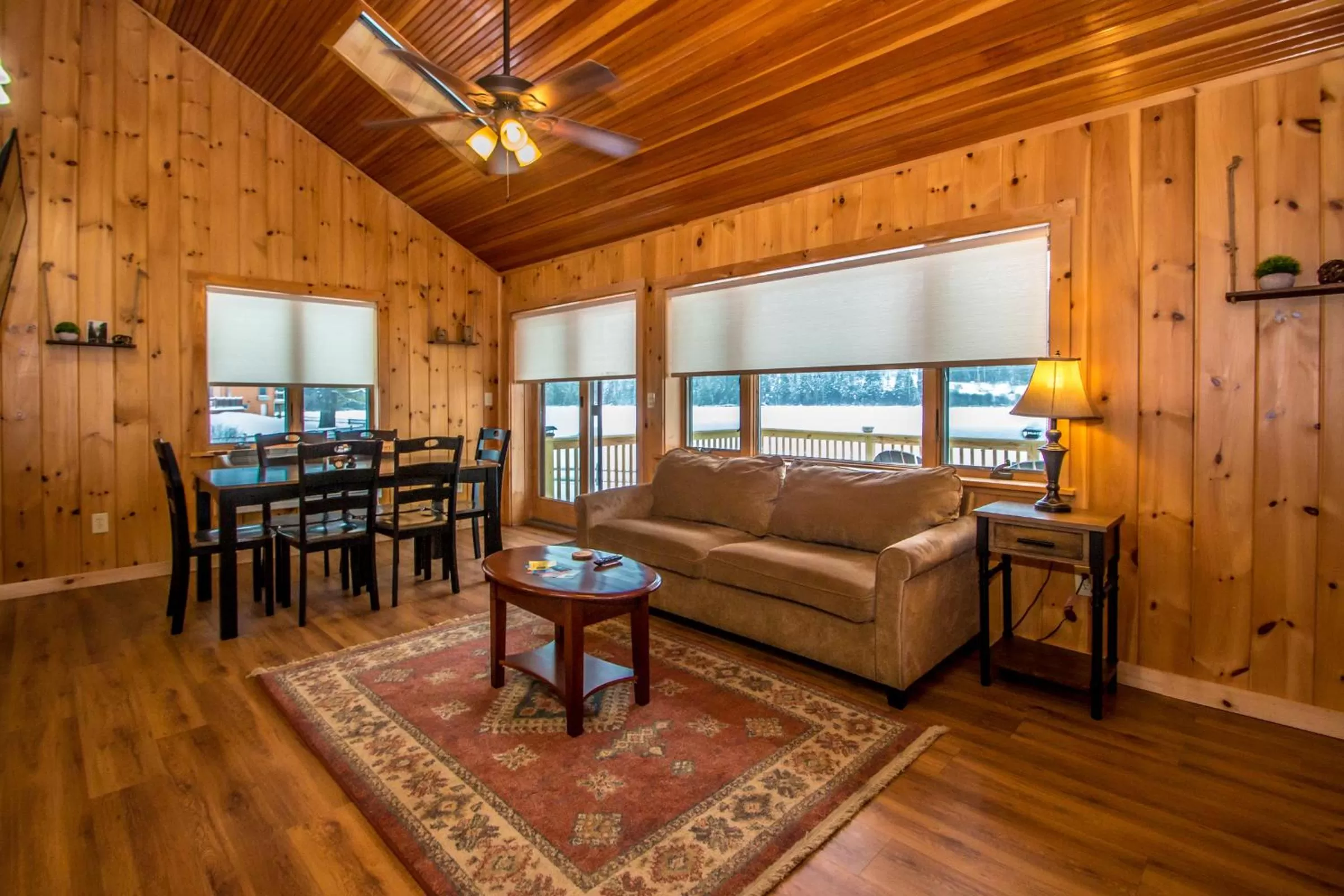 Living room, Bed in Presidential Mountain Resort