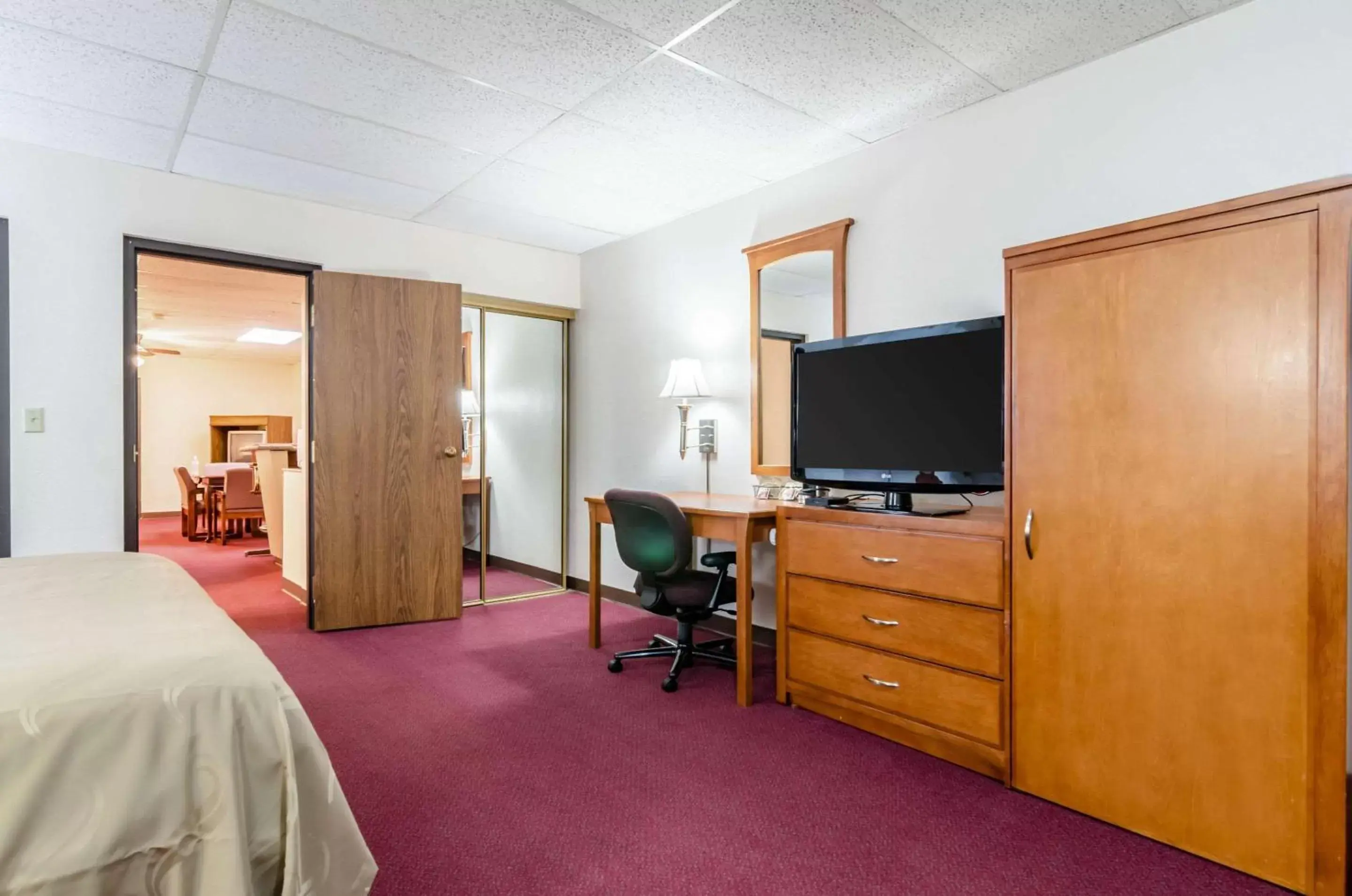Photo of the whole room, TV/Entertainment Center in Quality Inn & Suites Salina