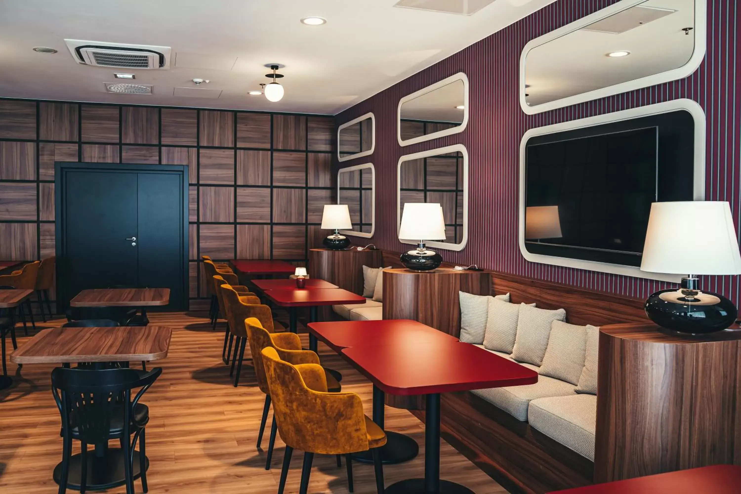 Restaurant/places to eat, Lounge/Bar in ibis Styles Wałbrzych