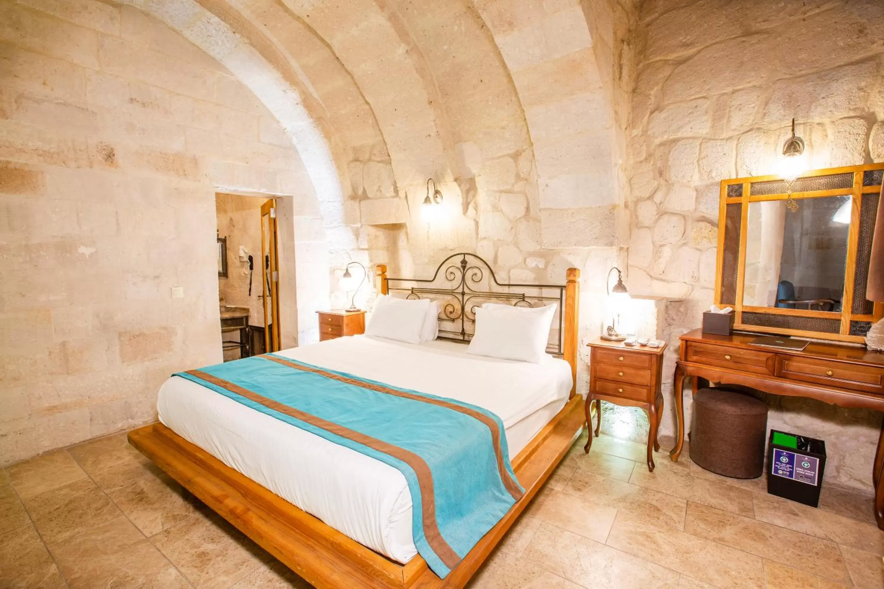 Bed in Imperial Cave Suites & Spa