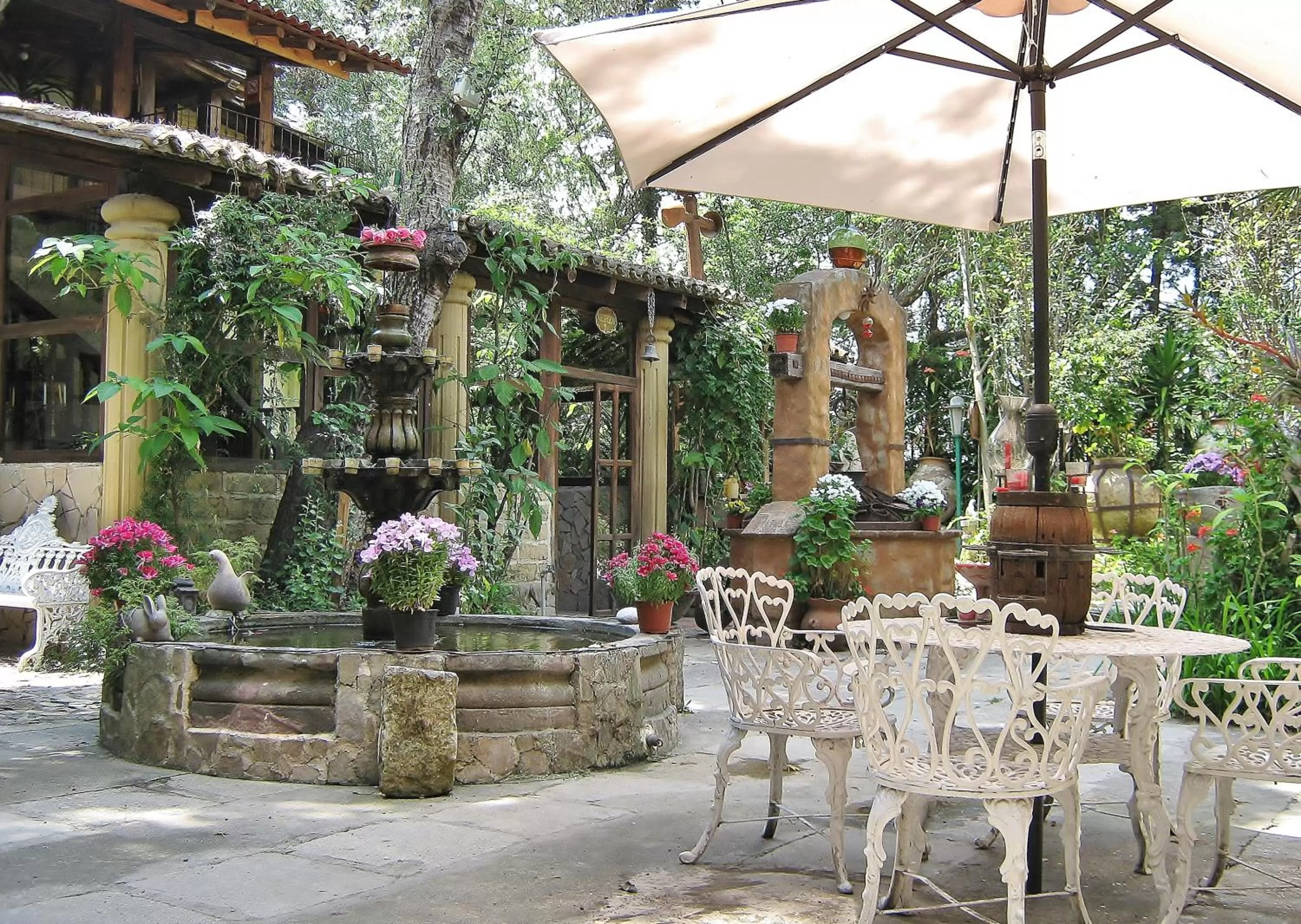 Patio in Hotel Hacienda Don Juan