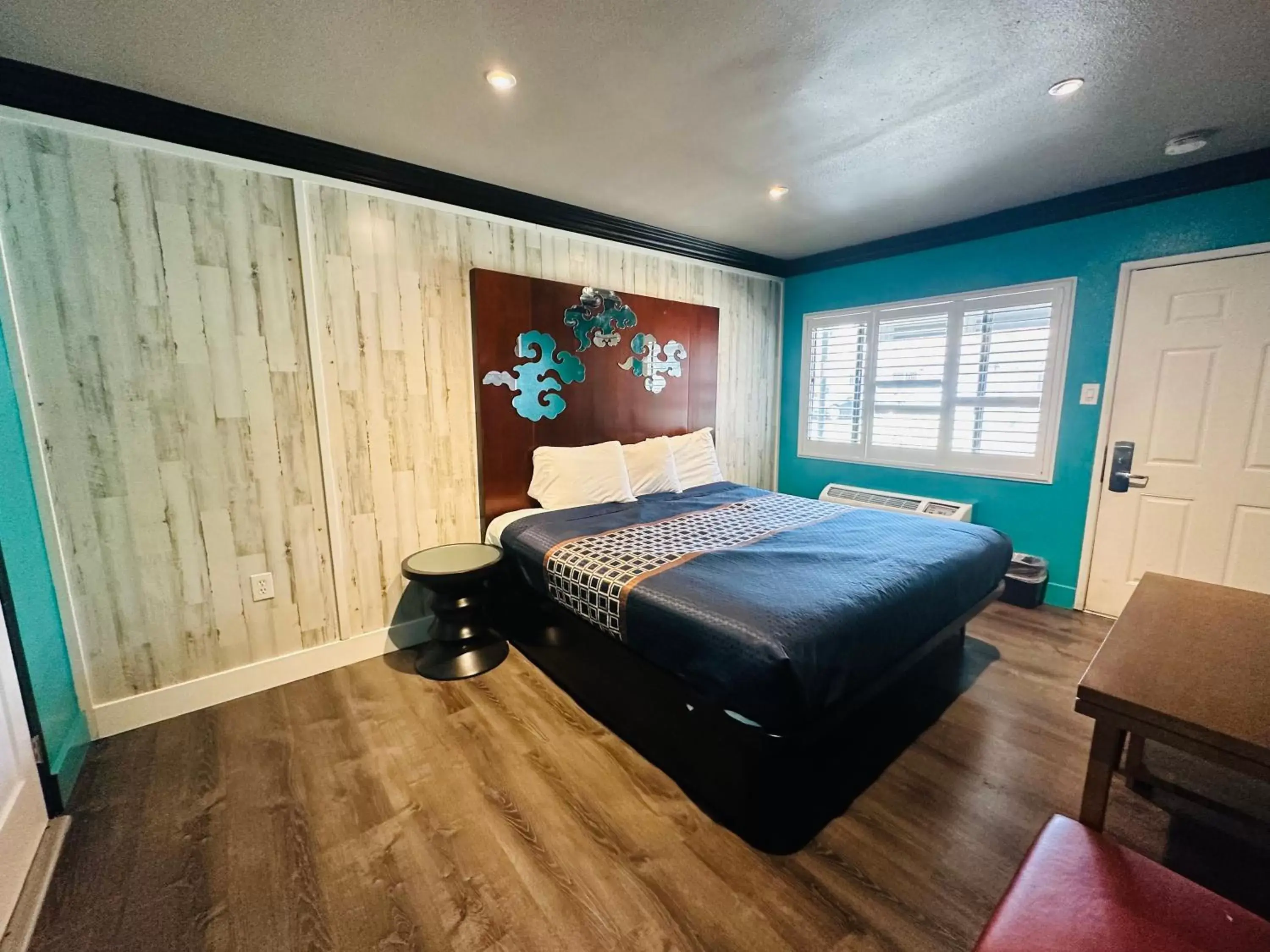 Bed in Casa Blanca Inn & Suites Whittier