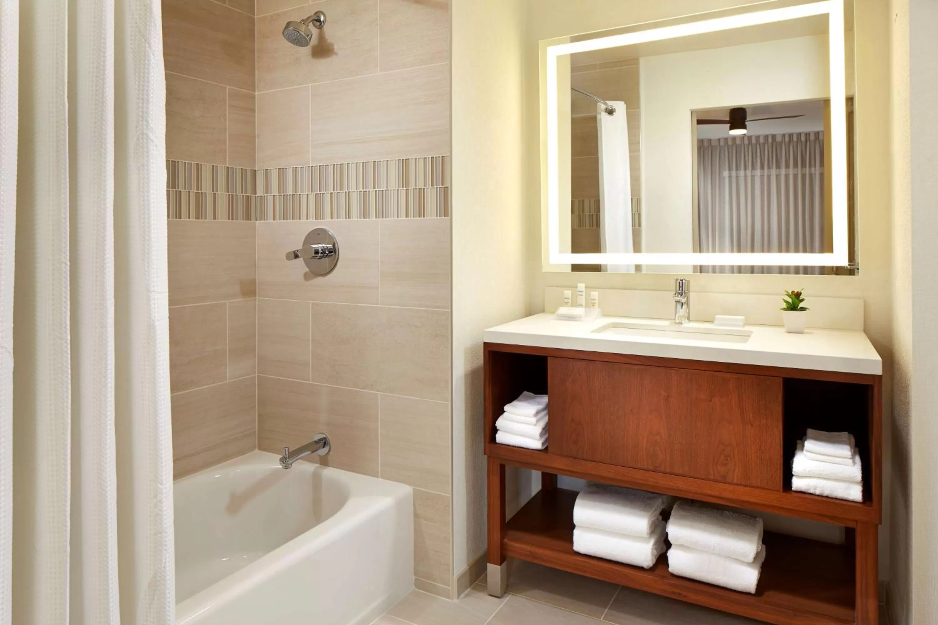 Bathroom in Homewood Suites by Hilton San Diego Mission Valley/Zoo