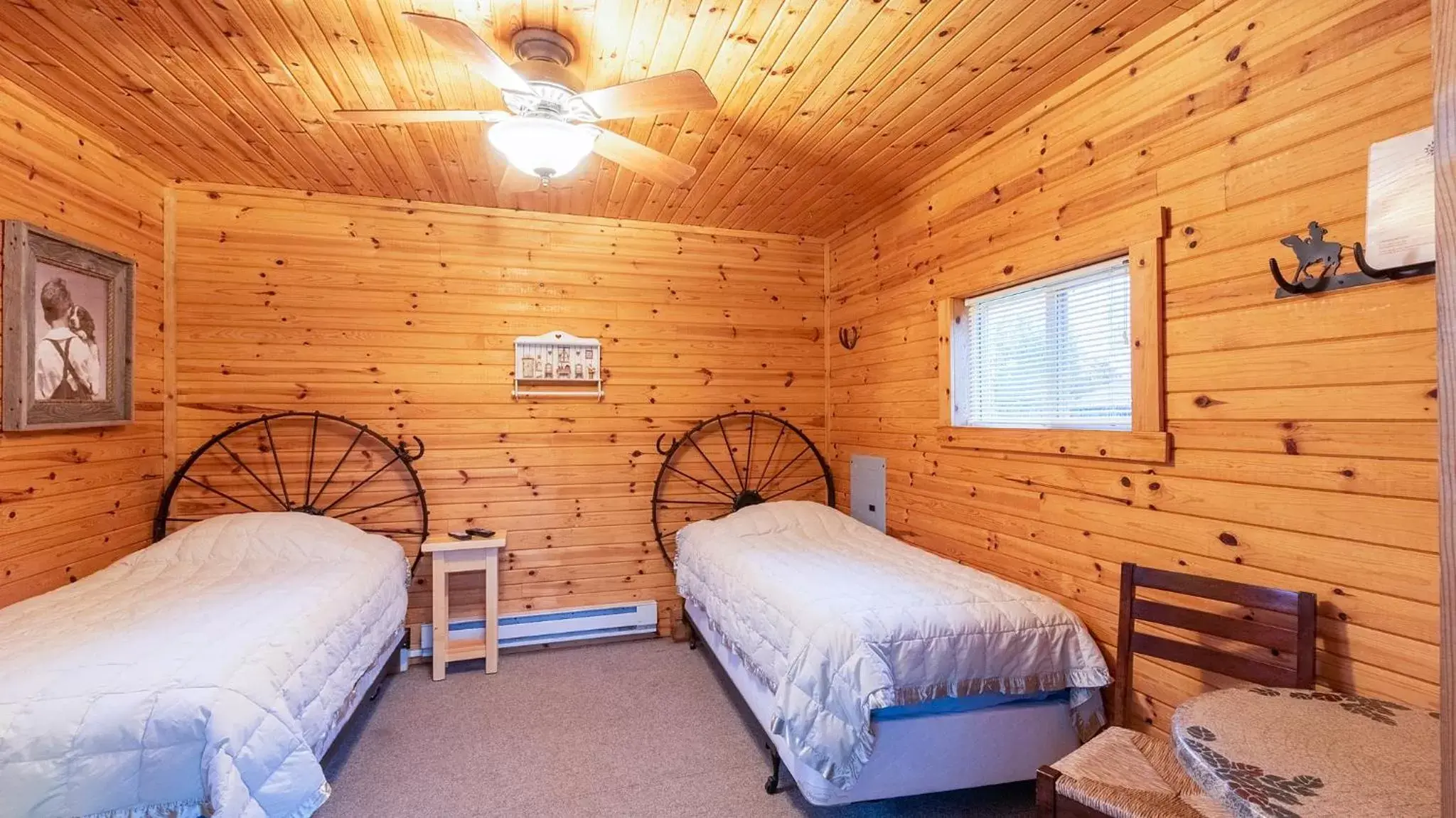 Photo of the whole room, Bed in Spur of the Moment Ranch