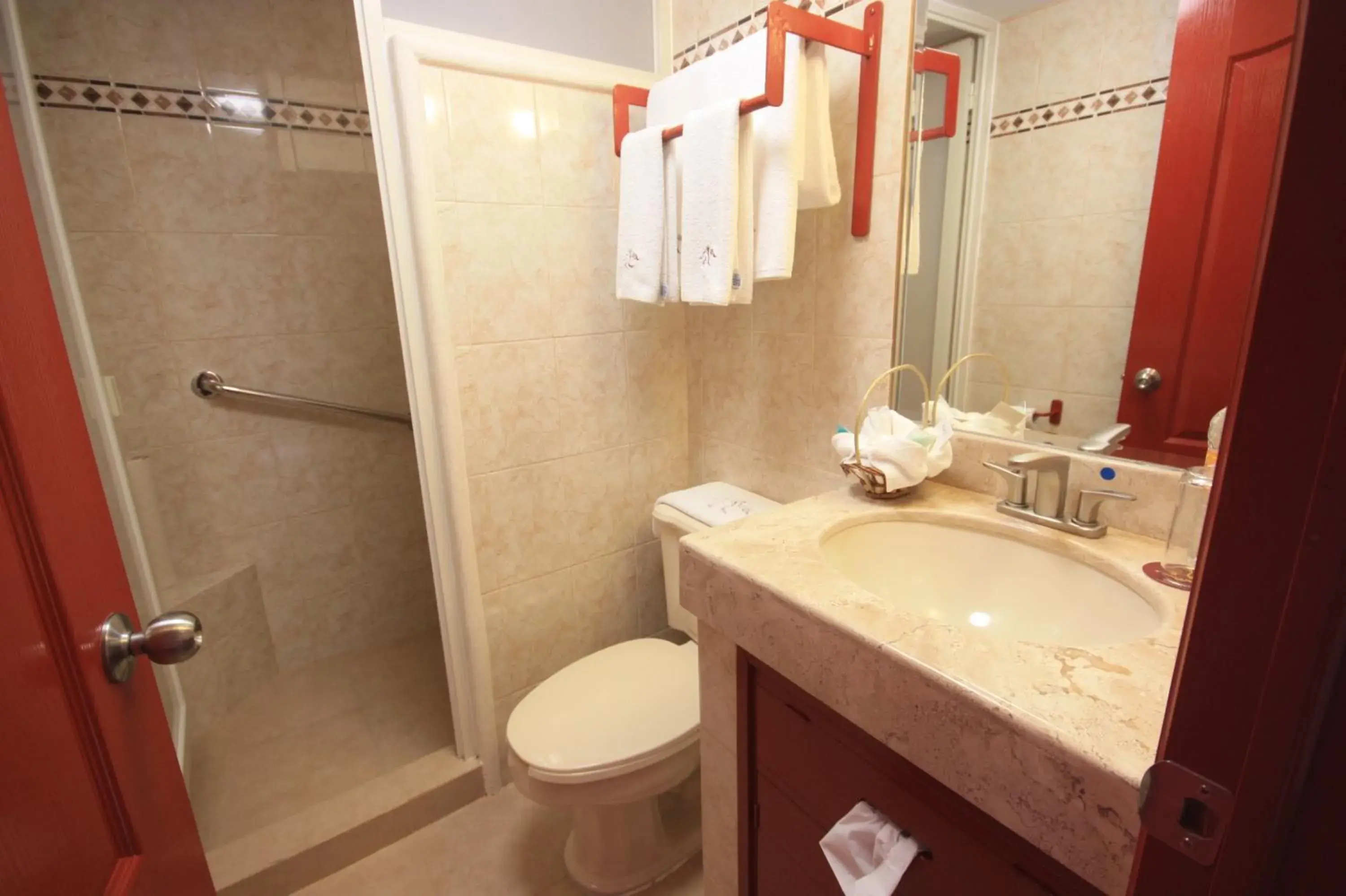 Shower, Bathroom in Hotel Santa Regina