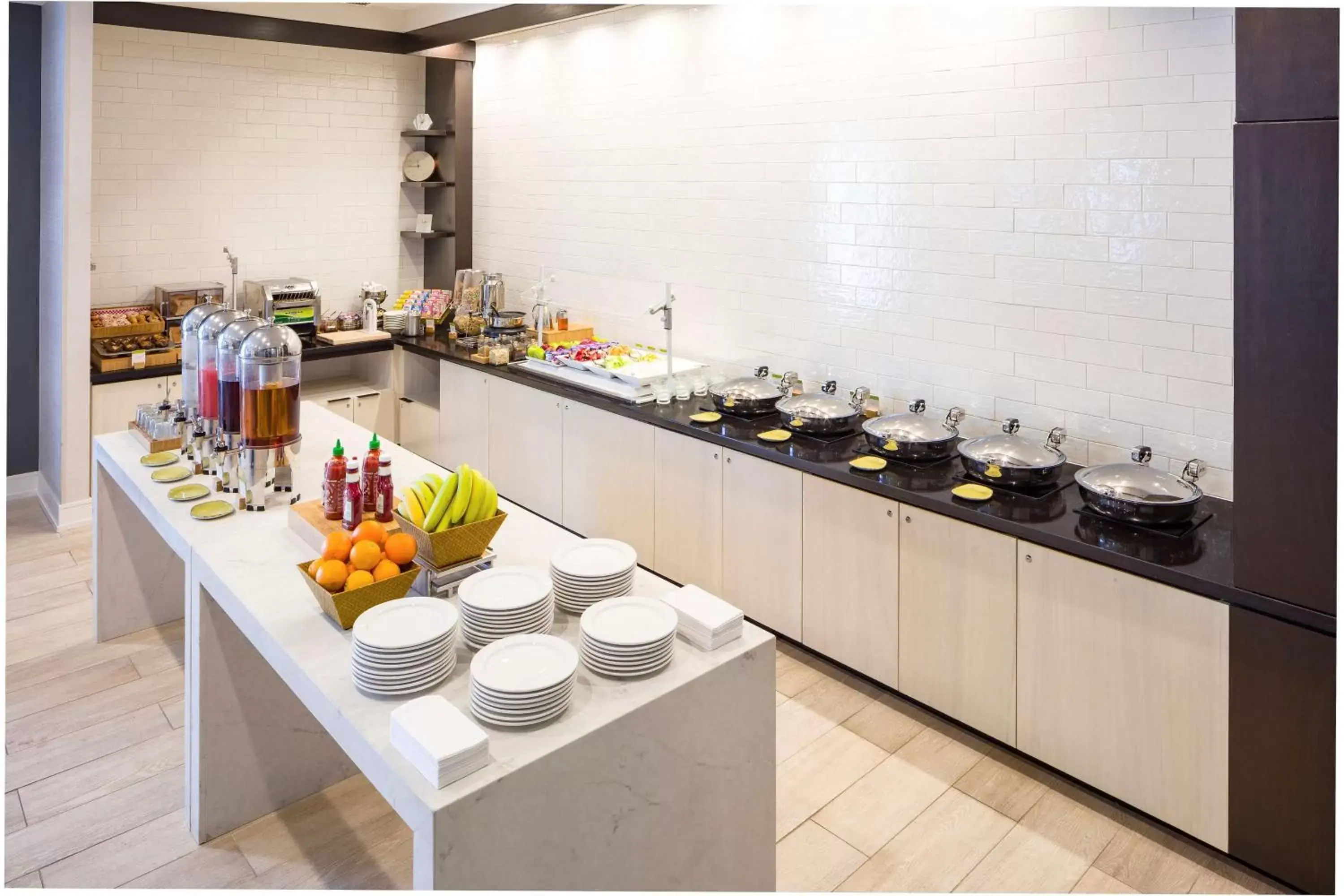 Dining area, Restaurant/Places to Eat in DoubleTree by Hilton Boston Logan Airport Chelsea