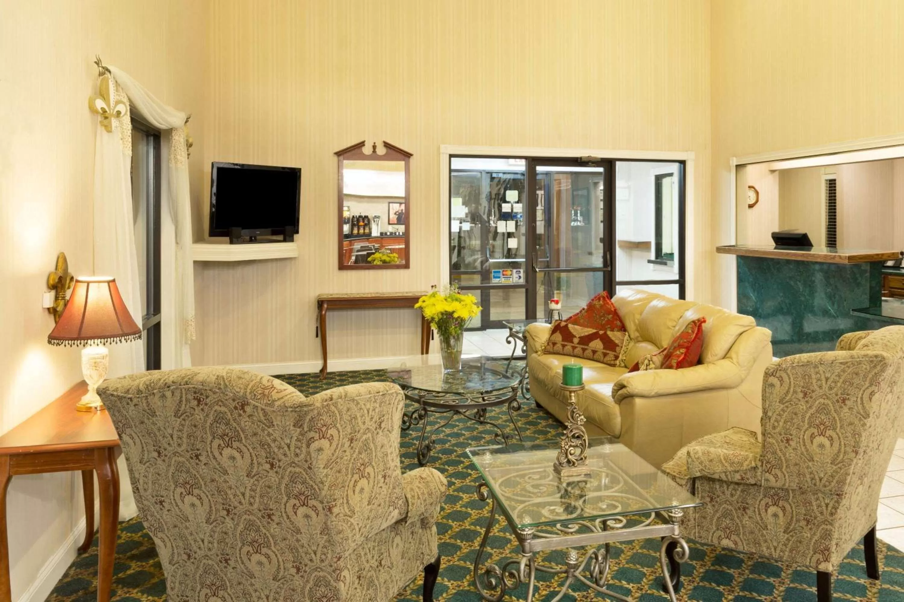 Lobby or reception in Super 8 by Wyndham Covington