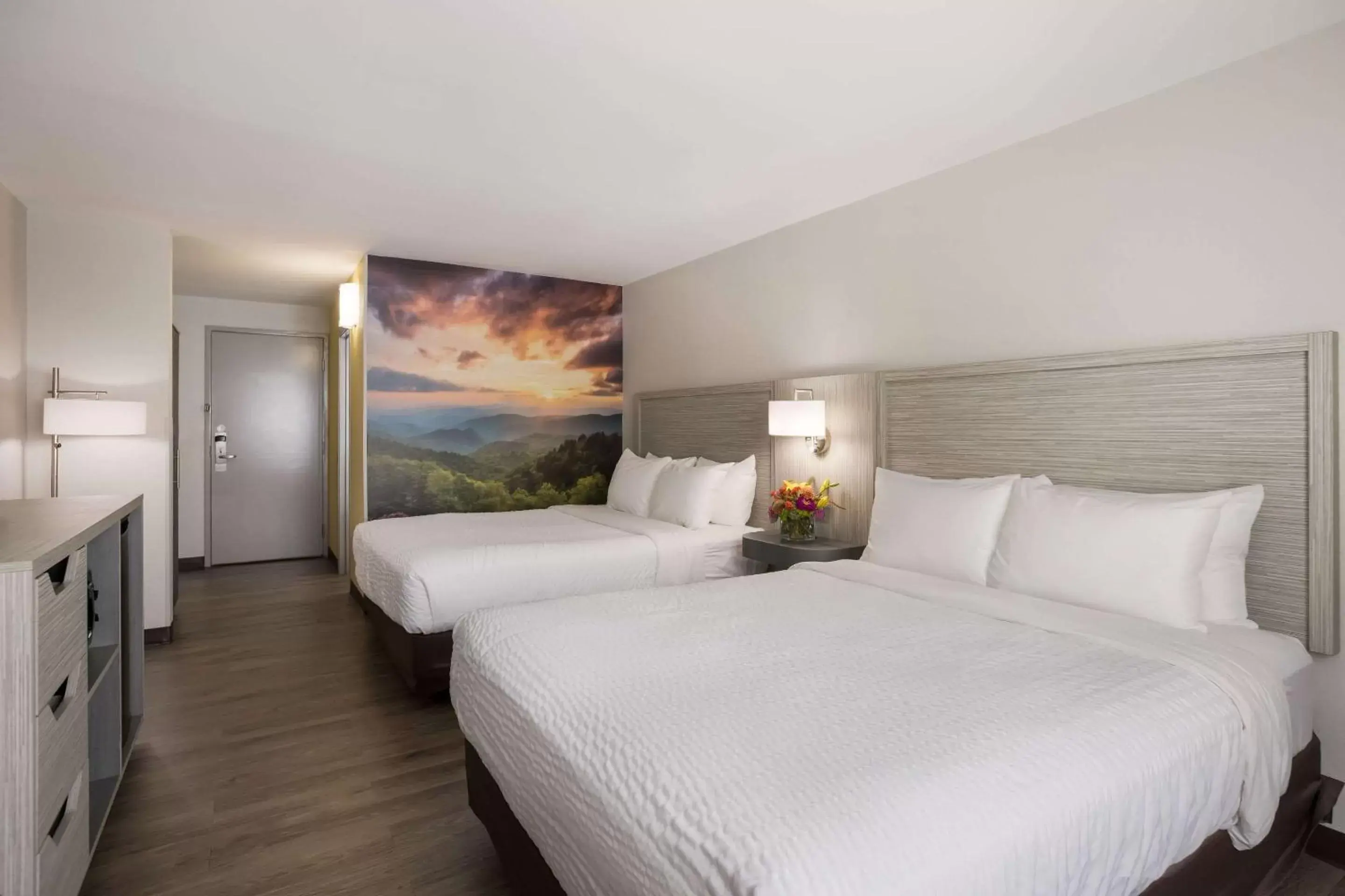 Bedroom, Bed in Clarion Pointe Sylva near Cherokee Area