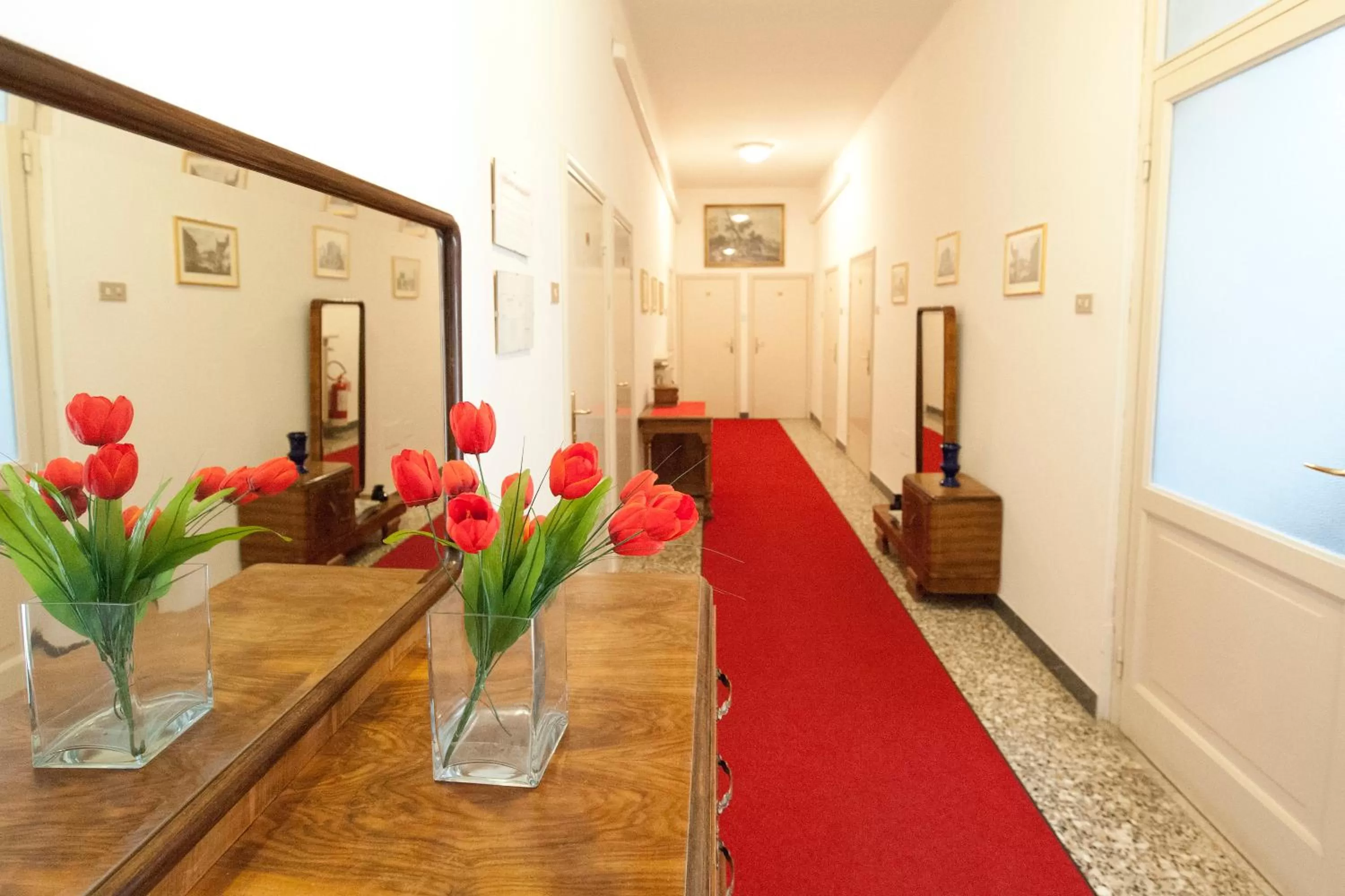 Photo of the whole room, Lobby/Reception in Hotel Gardenia