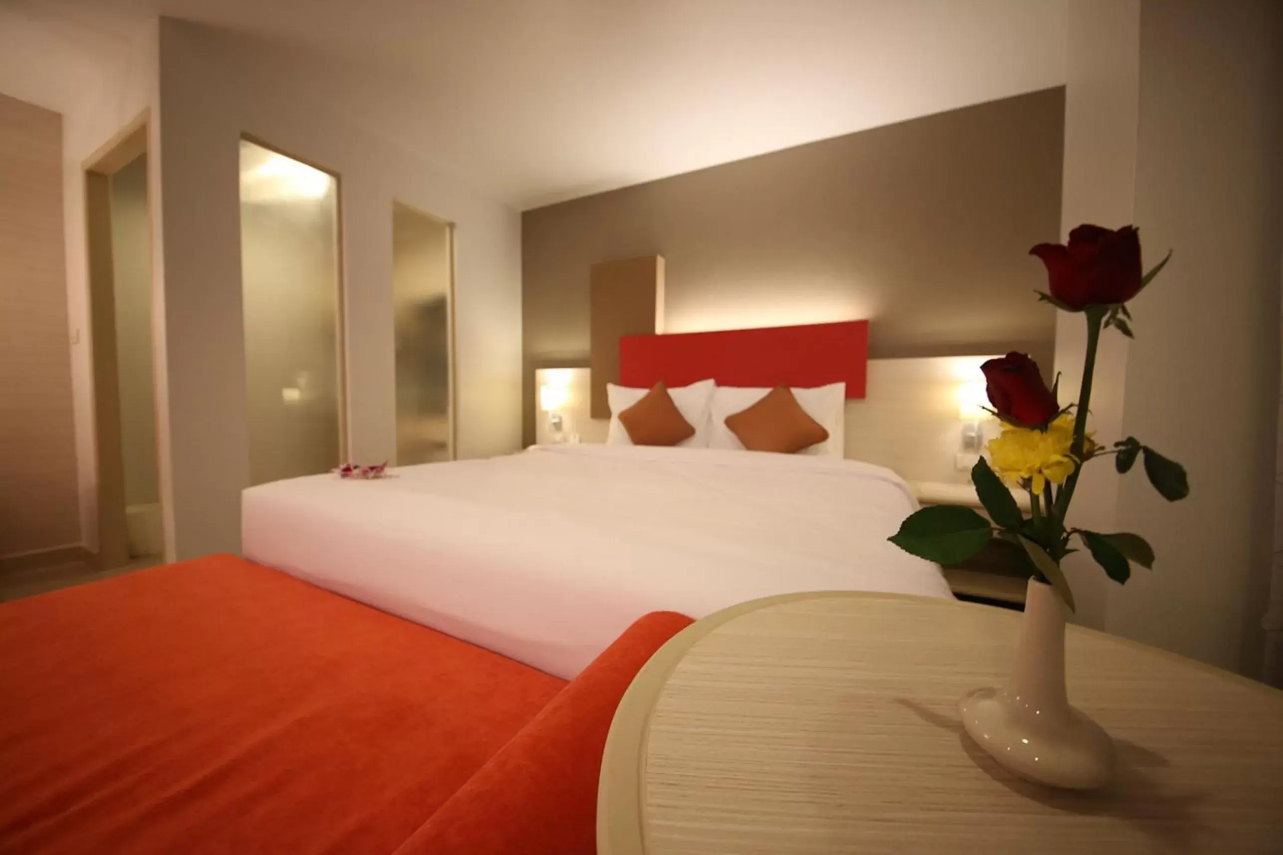 Bed in Sunshine Vista Hotel - SHA Plus