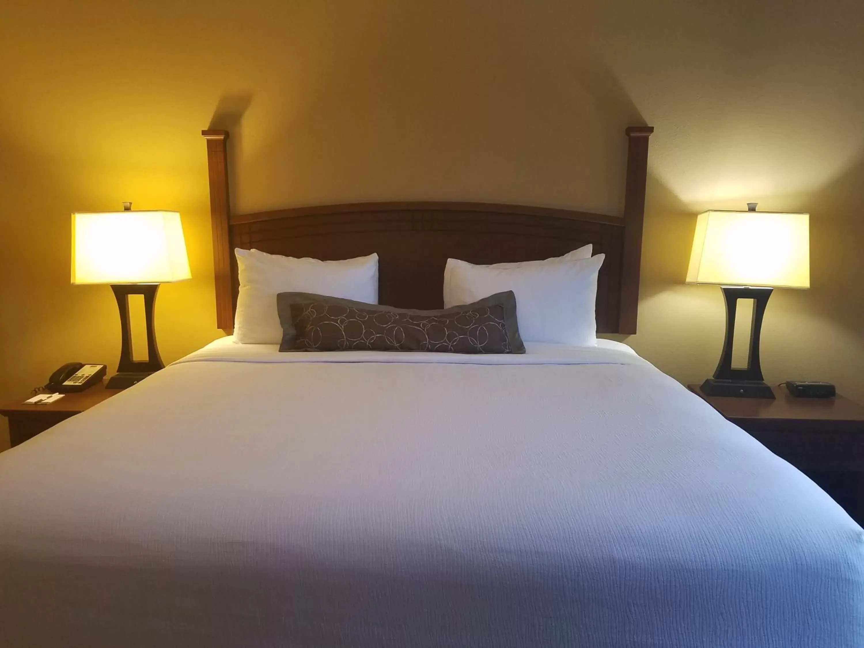 Photo of the whole room, Bed in Staybridge Suites Rogers - Bentonville, an IHG Hotel