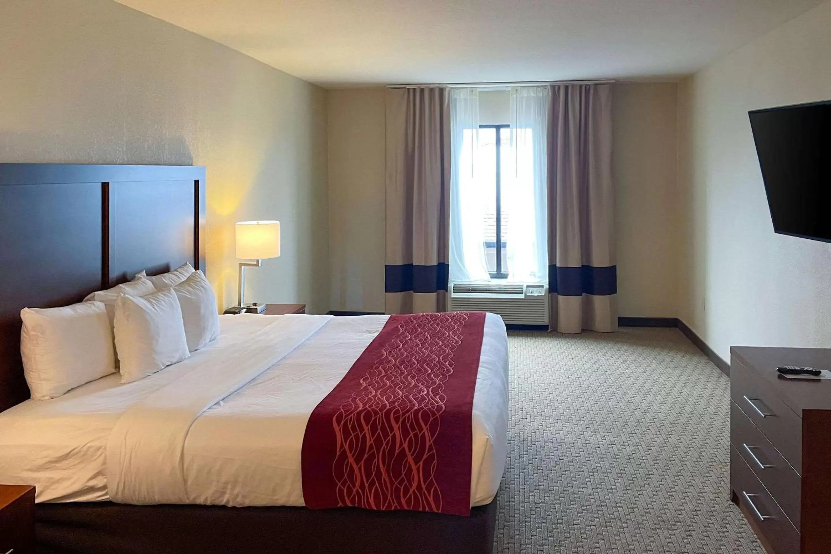 Bedroom, Bed in Comfort Inn & Suites Rogersville