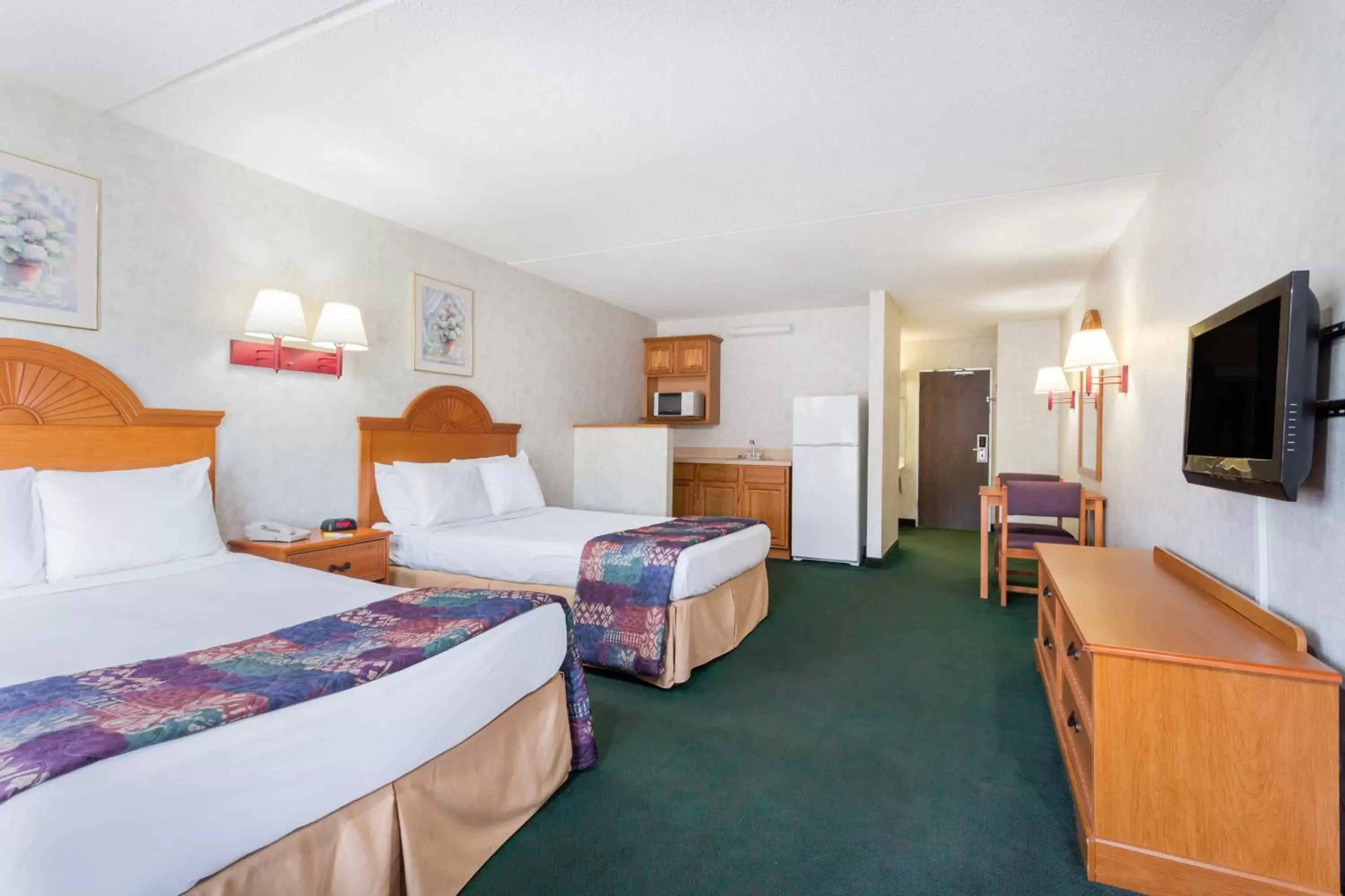 Double Room with Two Double Beds - Kitchenette/Non-Smoking in Days Inn & Suites by Wyndham Lexington Double Room with Two Double Beds - Kitchenette/Non-Smoking in Days Inn & Suites by Wyndham Lexington