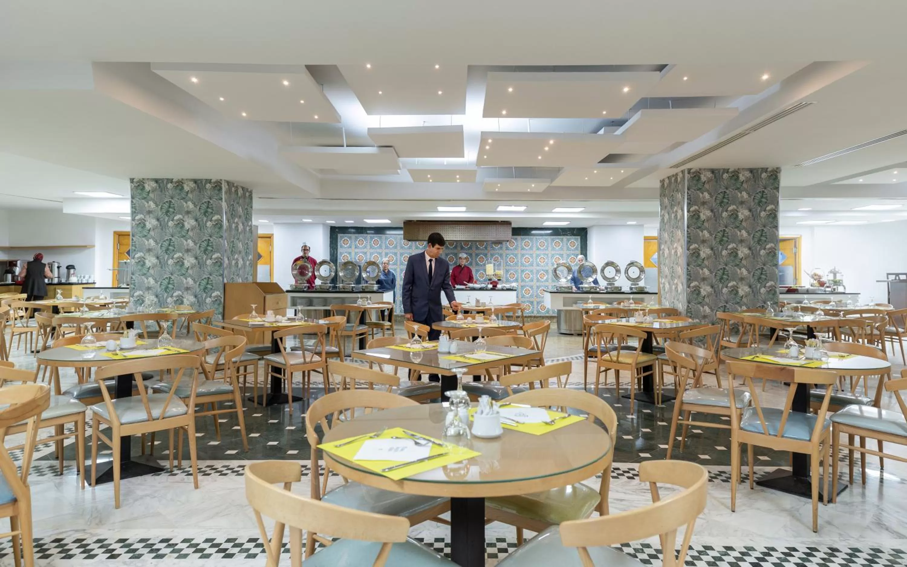 Restaurant/places to eat in Golden Tulip El Mechtel