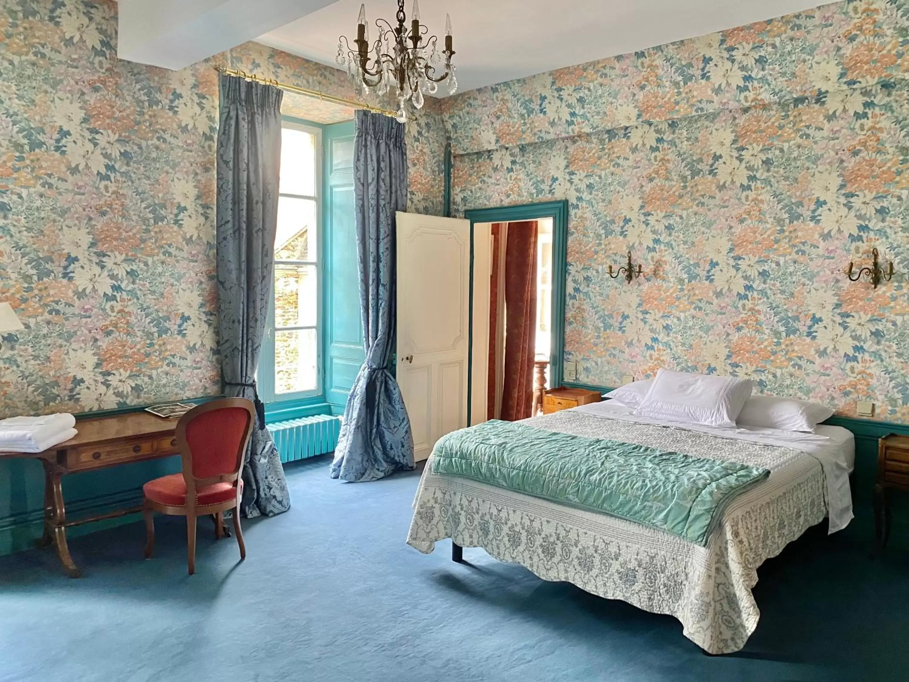 Bedroom, Bed in L'Hotel de Hercé Chambre d'Hote