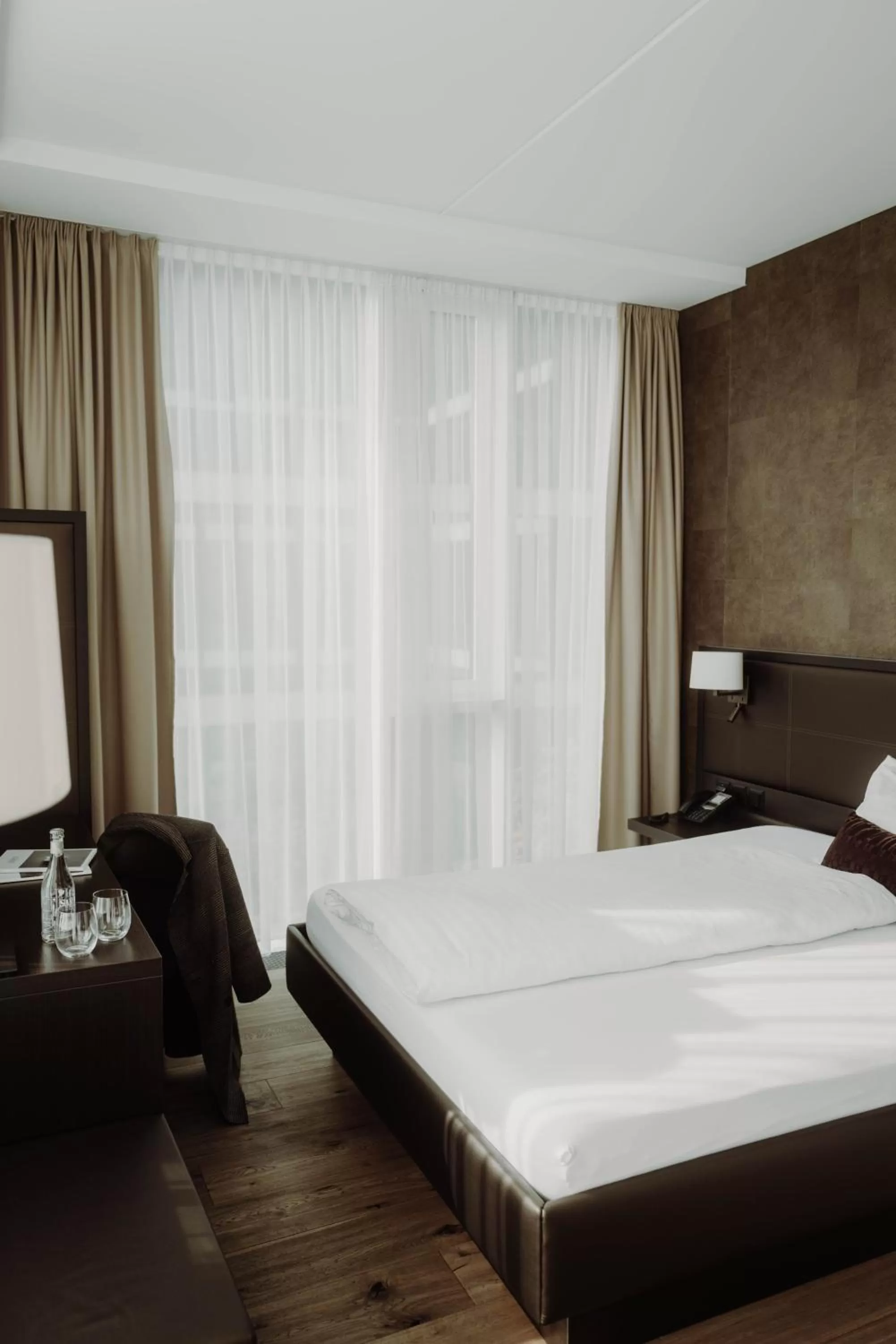 Restaurant/places to eat, Bed in Hotel kommod