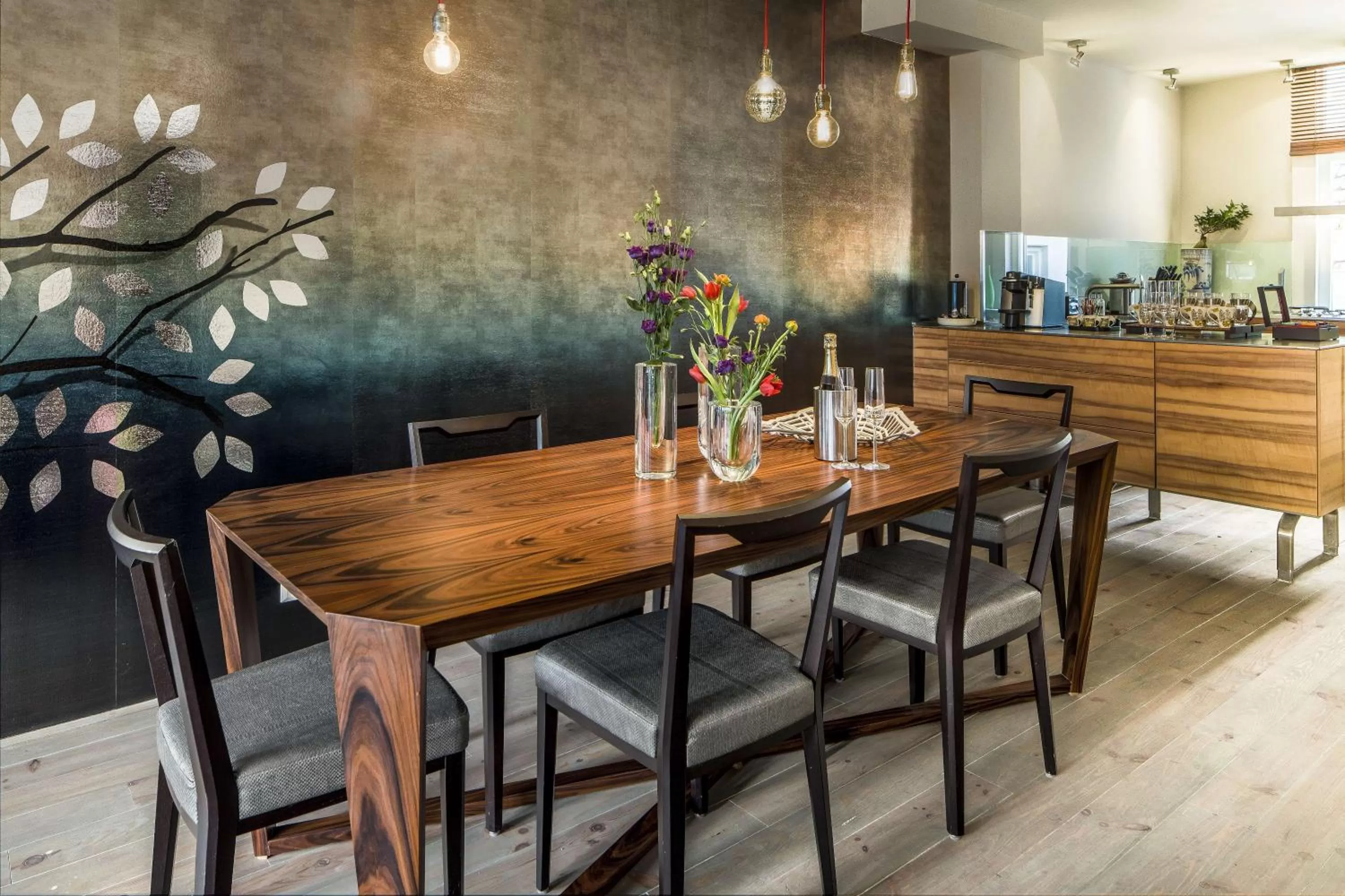 Dining area in KeizersgrachtSuite471