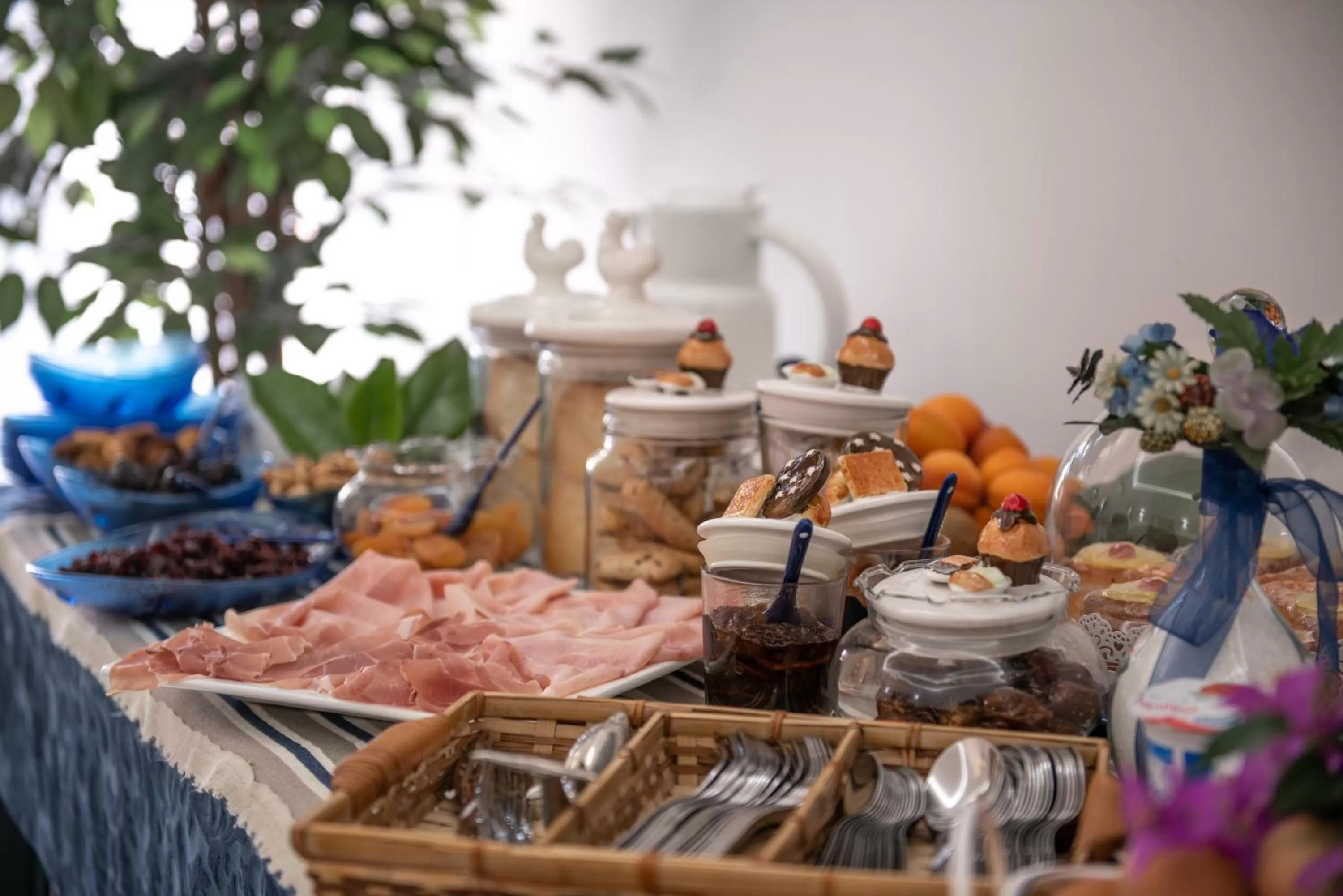 Buffet breakfast in B&B Toma Street