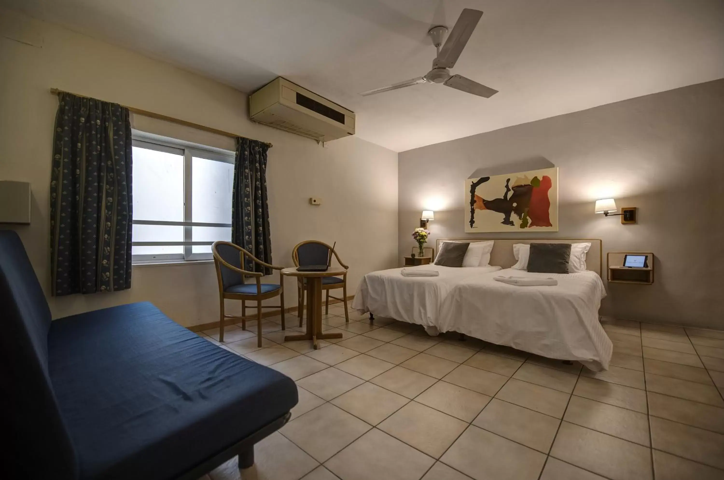 Photo of the whole room, Bed in Sliema Chalet Hotel