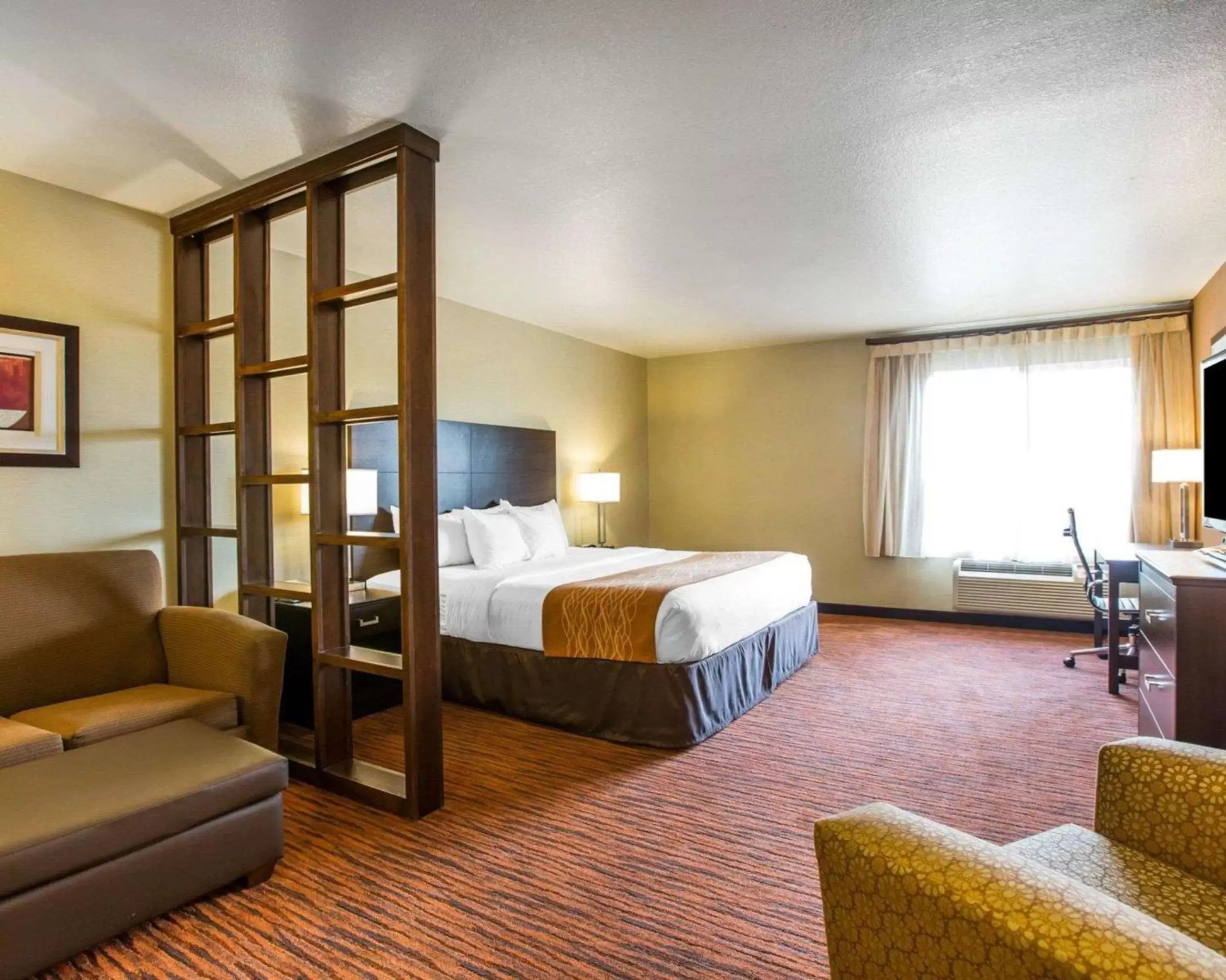 Photo of the whole room in Comfort Suites Clovis