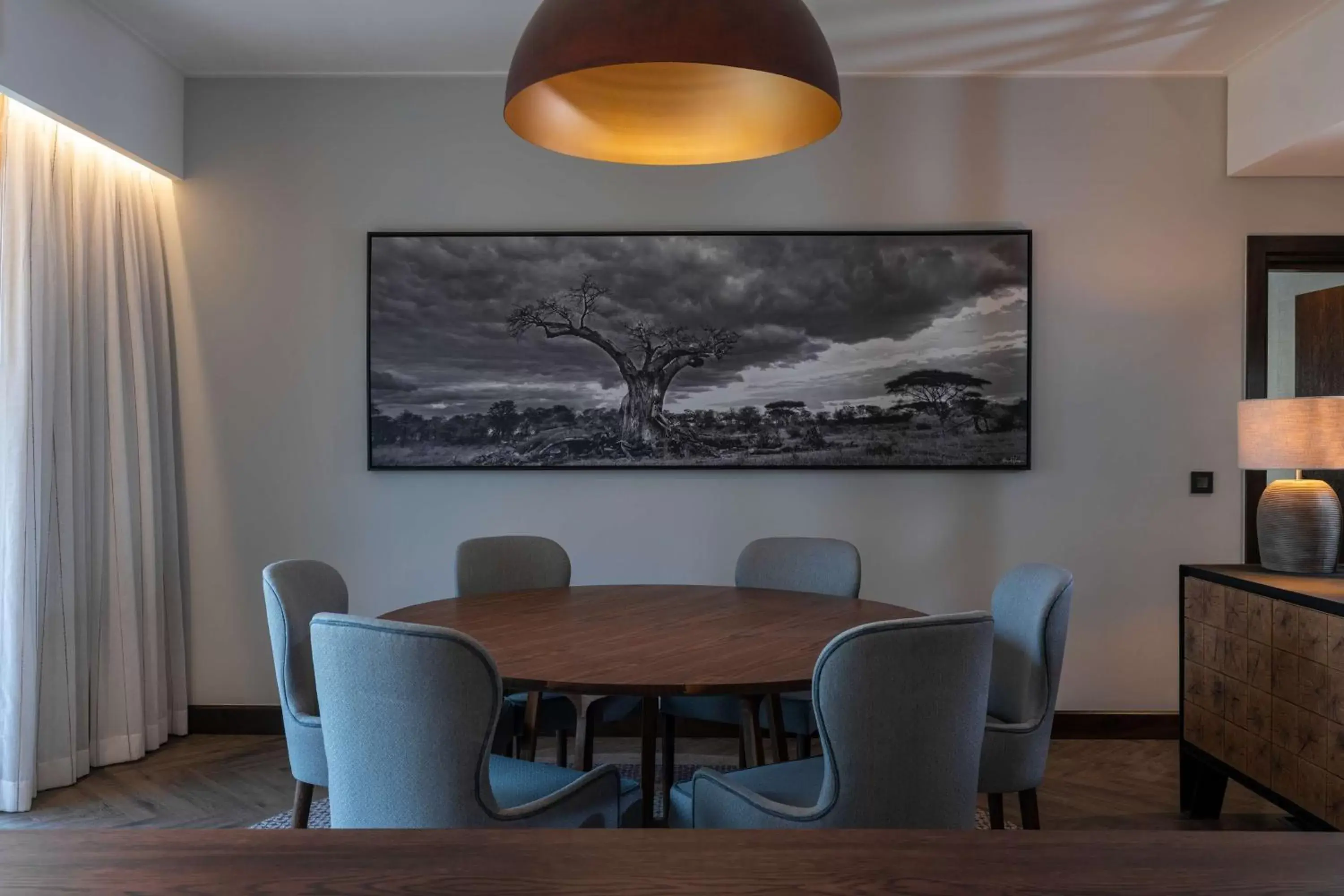 Photo of the whole room, Dining Area in Radisson Blu Mosi-oa-Tunya Livingstone Resort