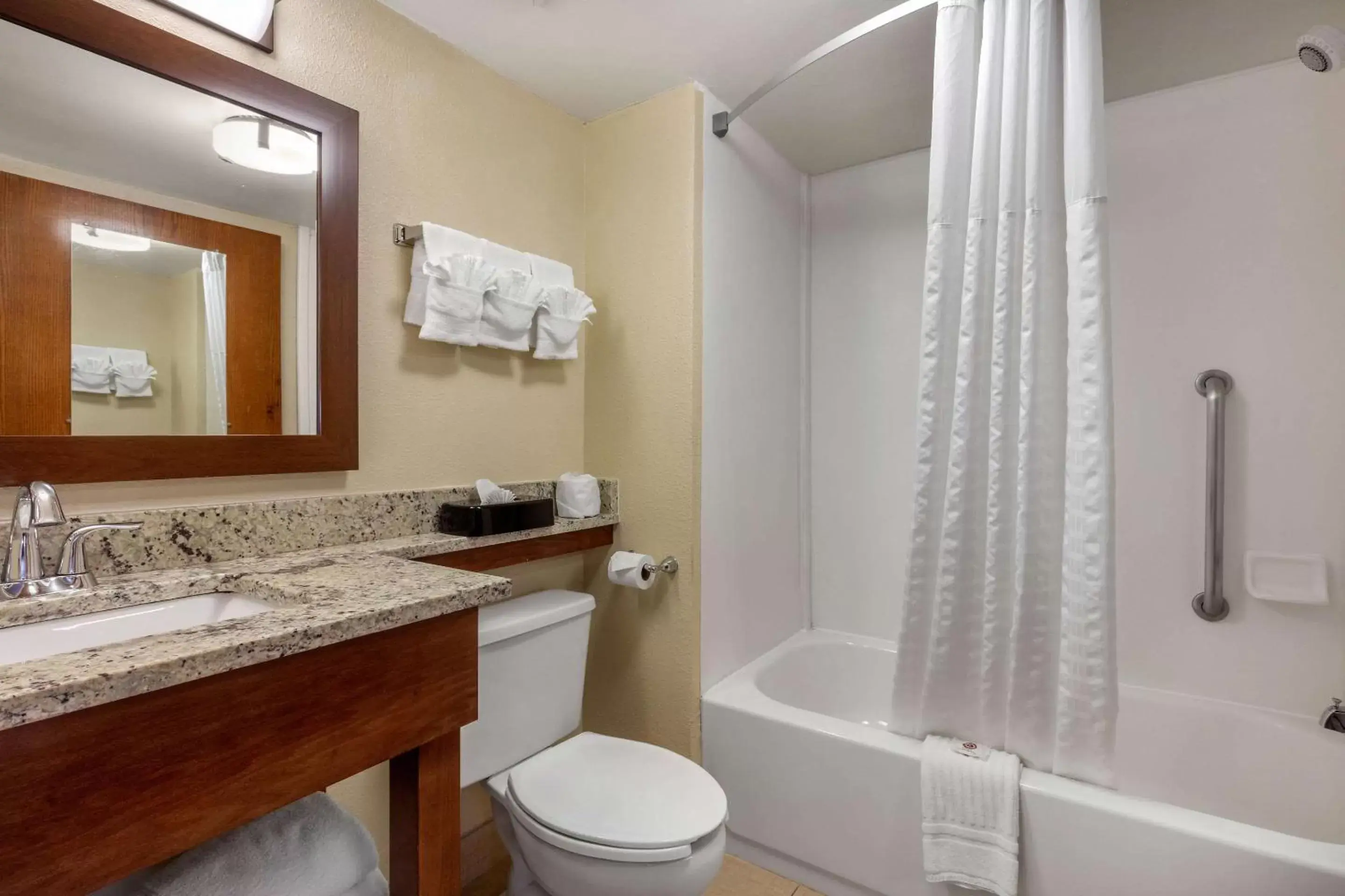 Photo of the whole room, Bathroom in Comfort Inn & Suites Hamilton Place