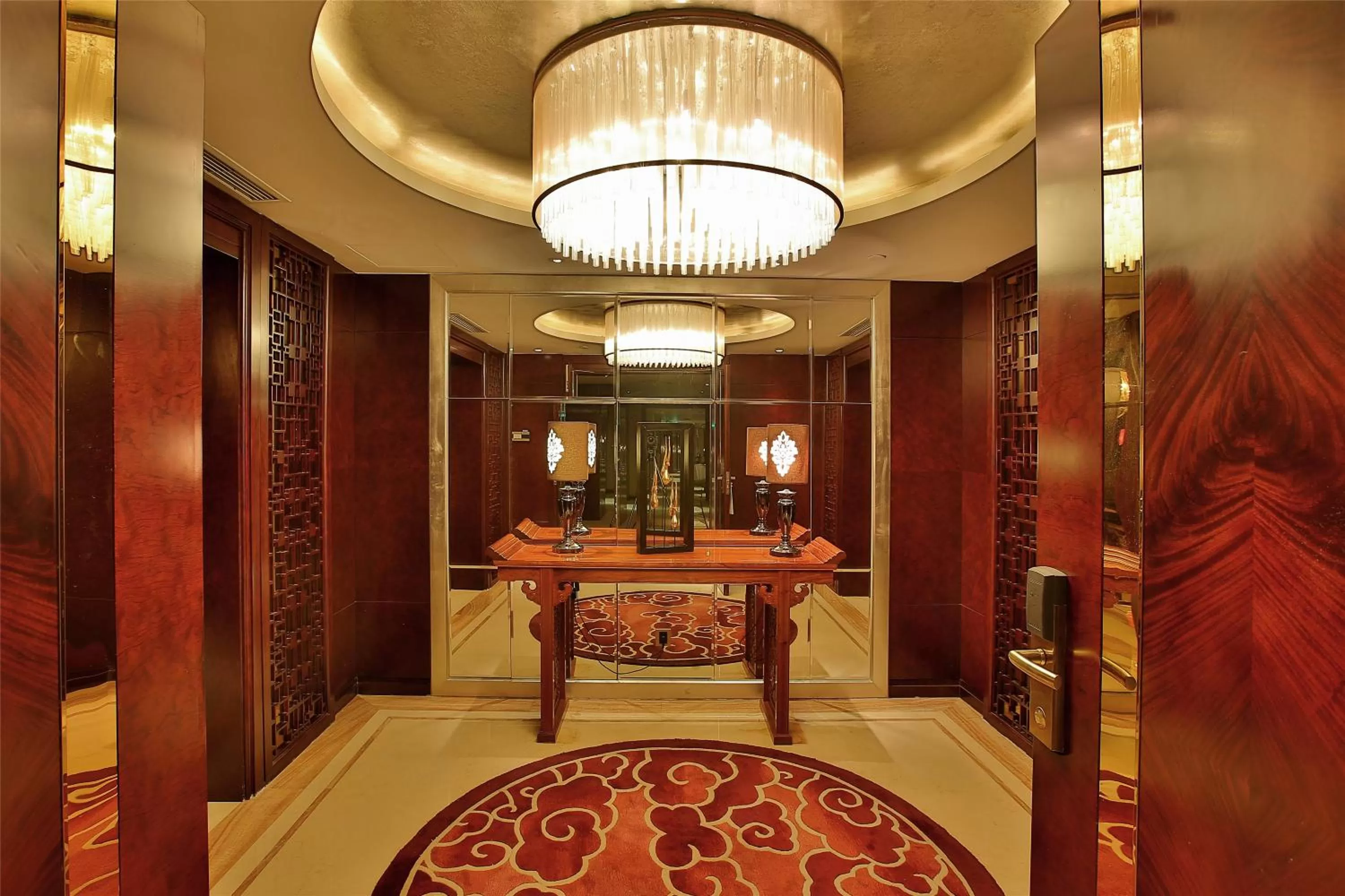 On site in Wyndham Qingdao l Free Fixed-Time Shuttle Service Between Hotel and Airport & North Railway Station l Outdoor Children's Amusement Park l 1-Hour Play Snooker or Table Tennis