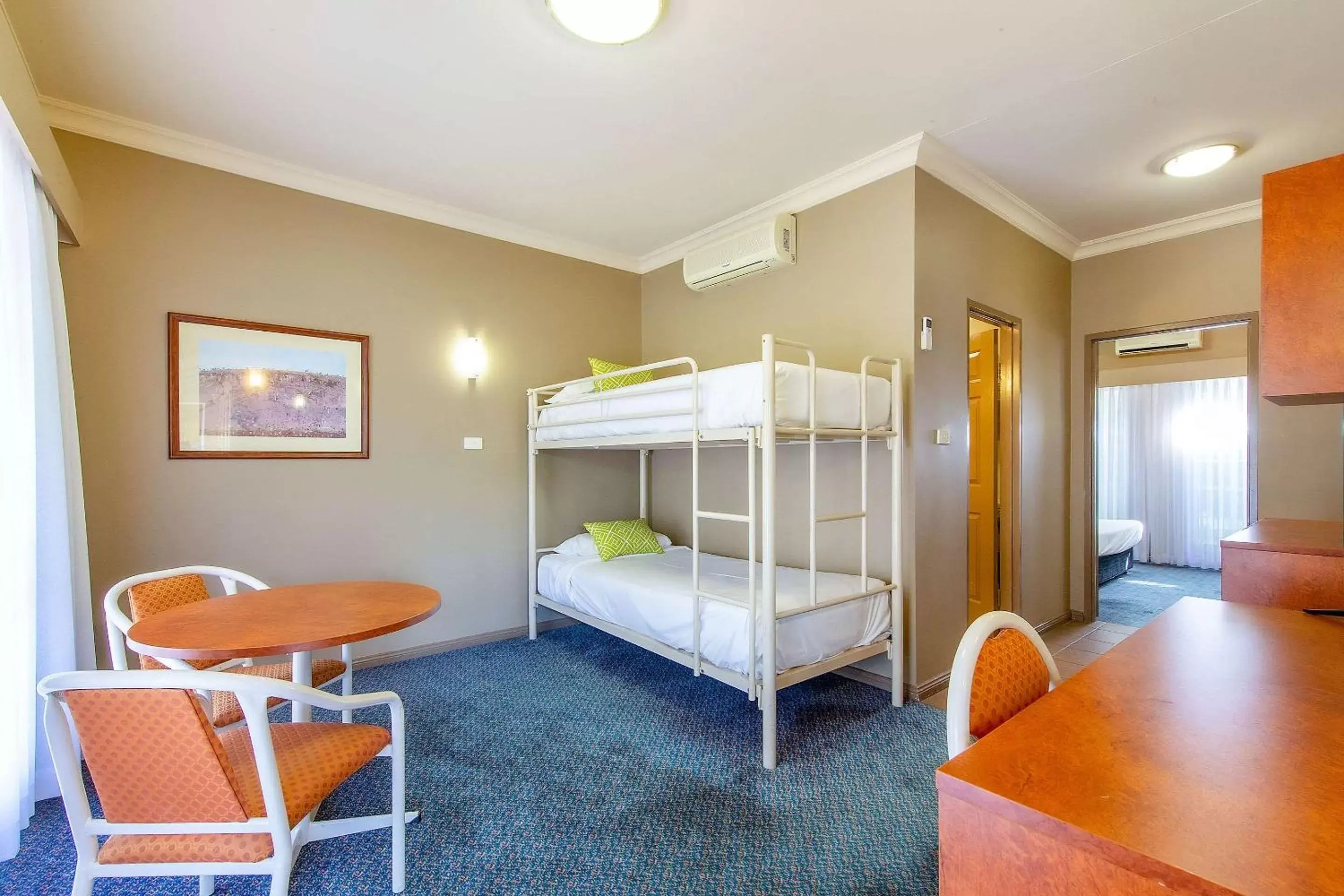 Photo of the whole room, Bunk Bed in Quality Inn Penrith Sydney