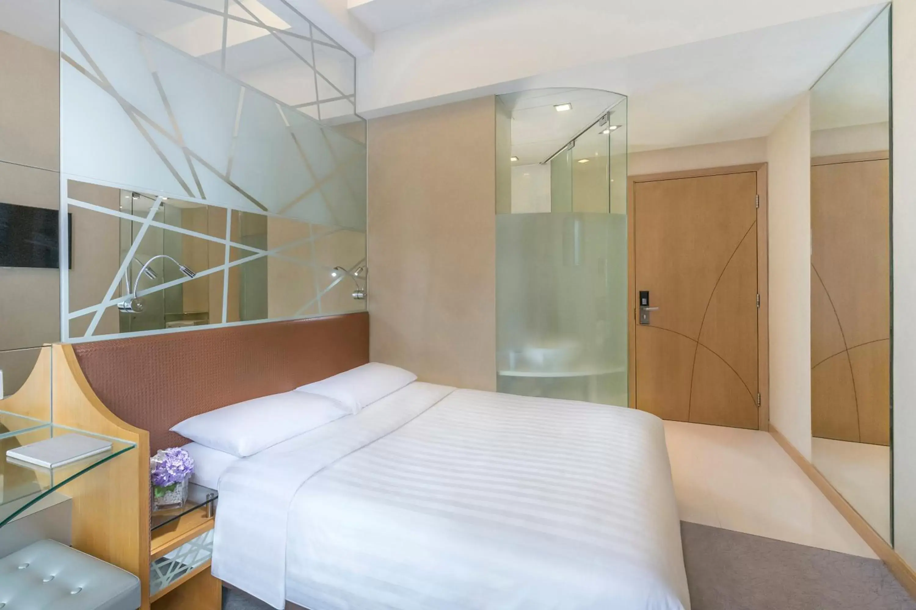 Photo of the whole room, Bed in Dorsett Mongkok, Hong Kong