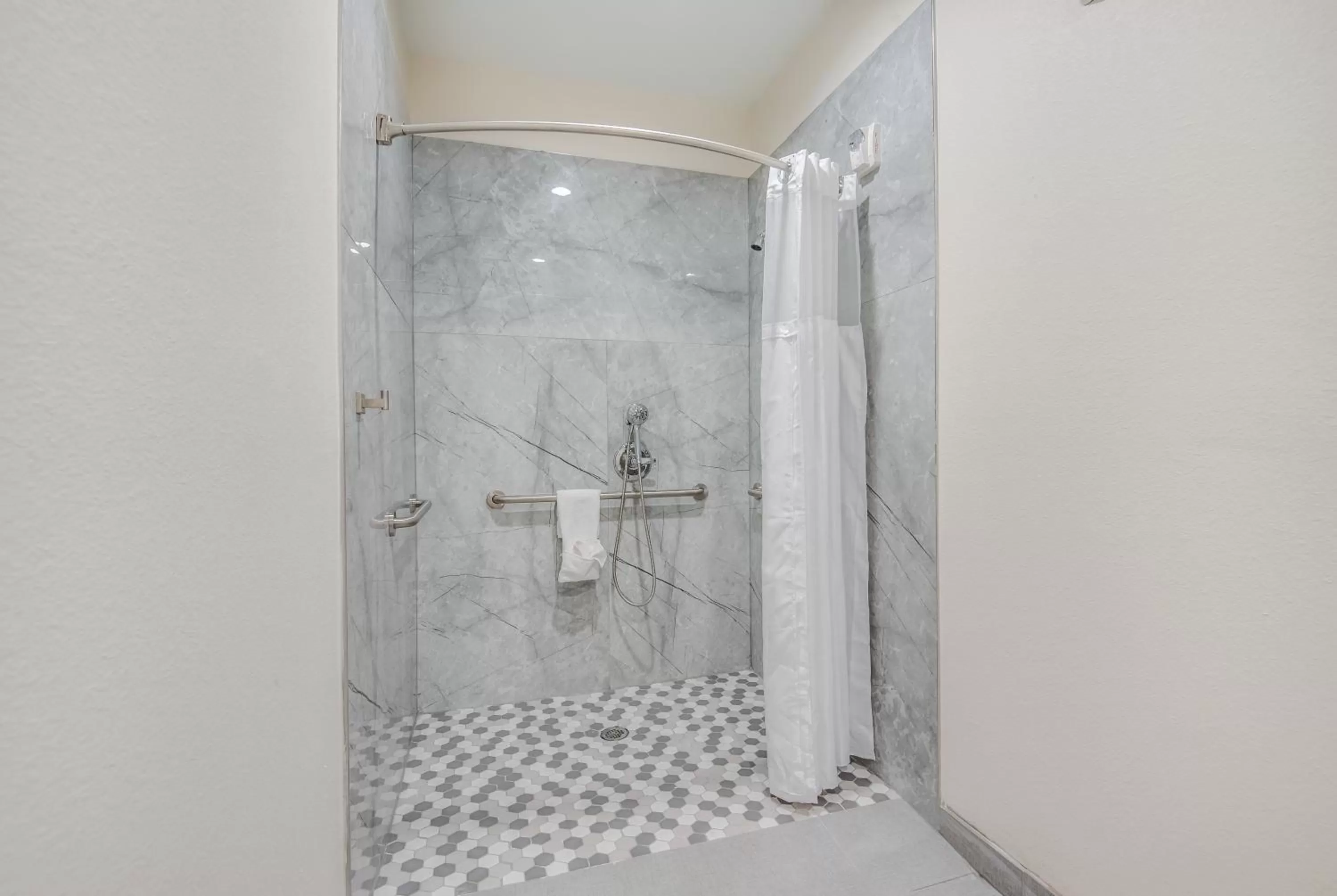 Americas Best Value Inn & Suites Houston at Hwy 6