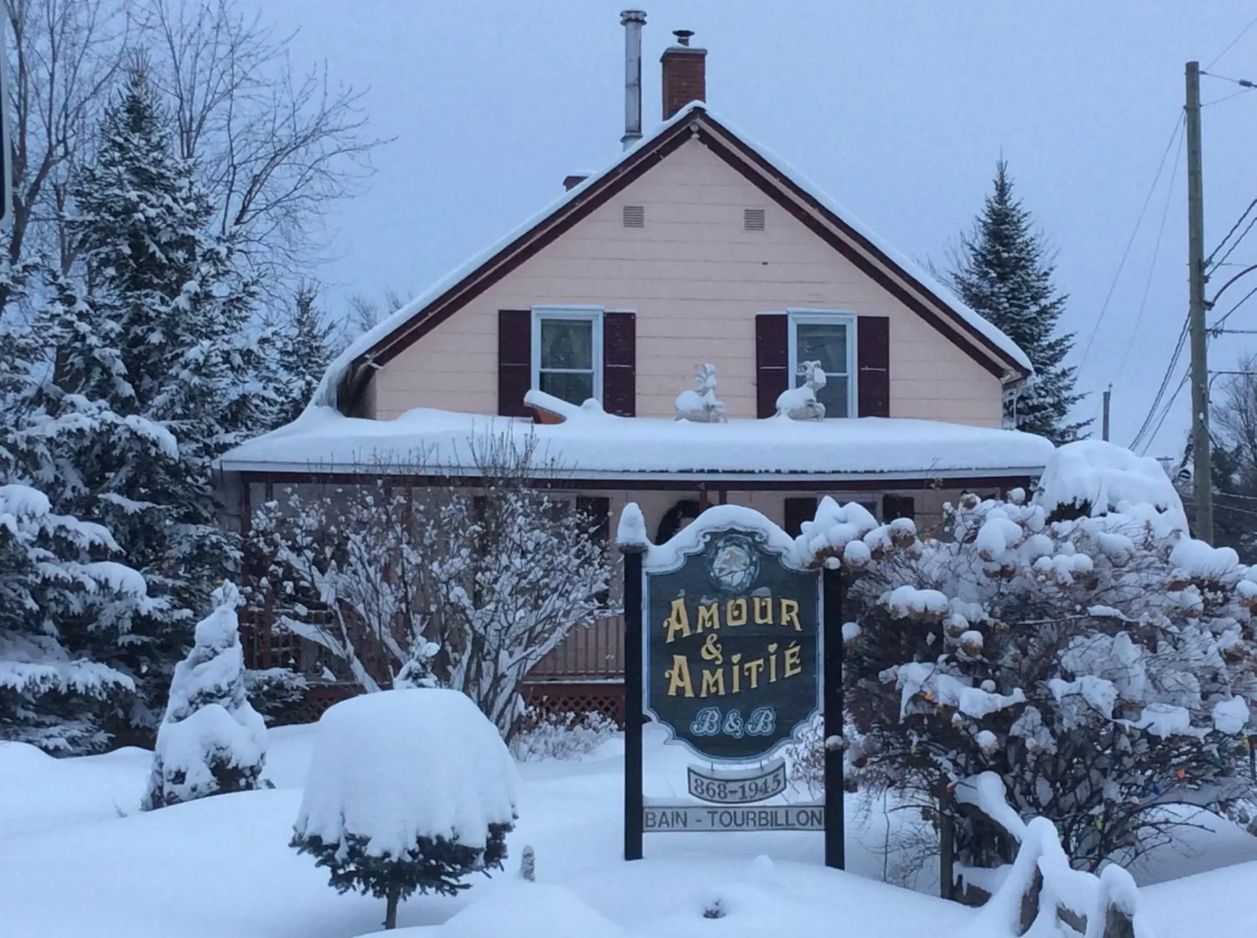 Property building, Winter in À Amour et Amitié