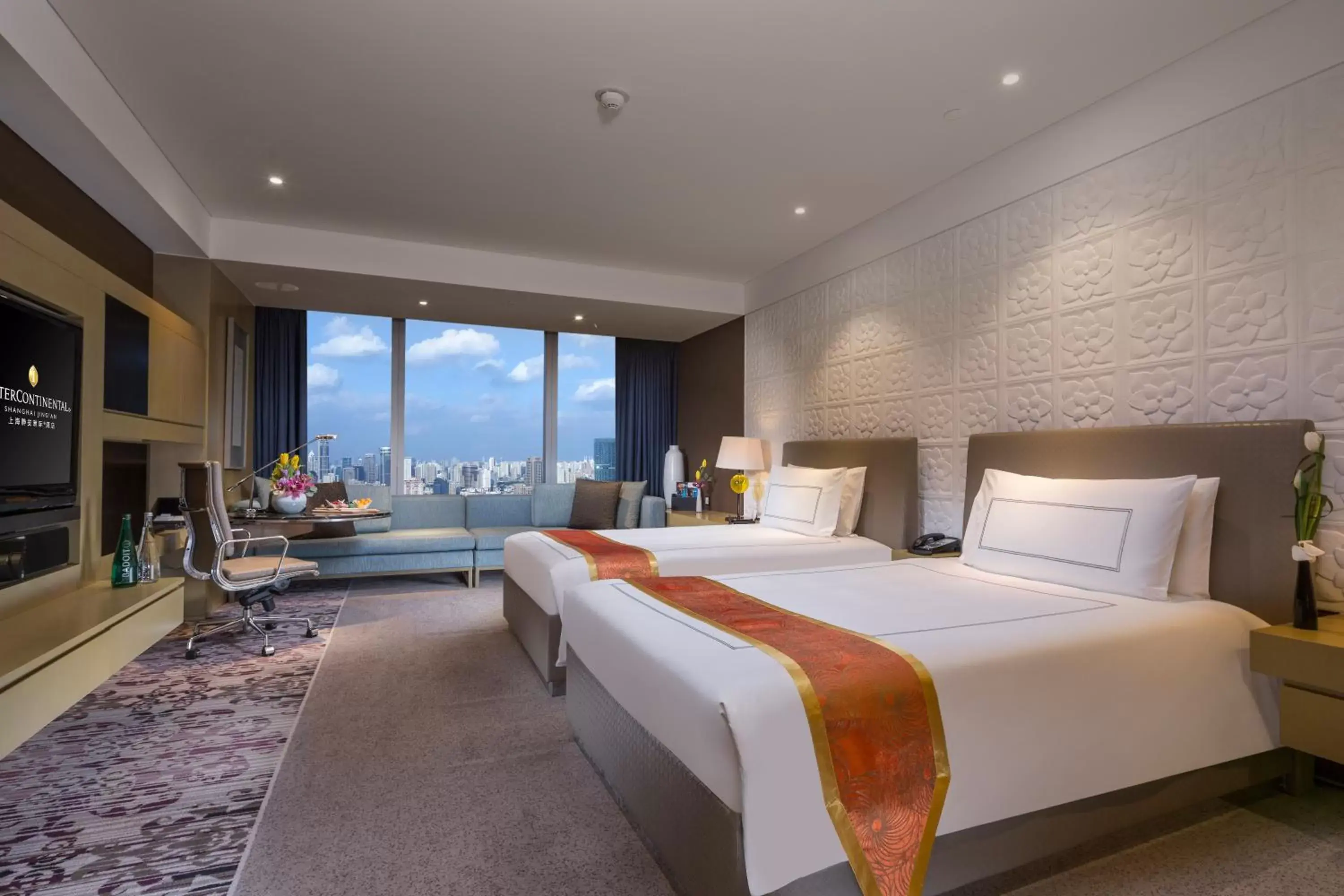 Property building, Bed in InterContinental Shanghai Jing' An by IHG Property building, Bed in InterContinental Shanghai Jing' An by IHG