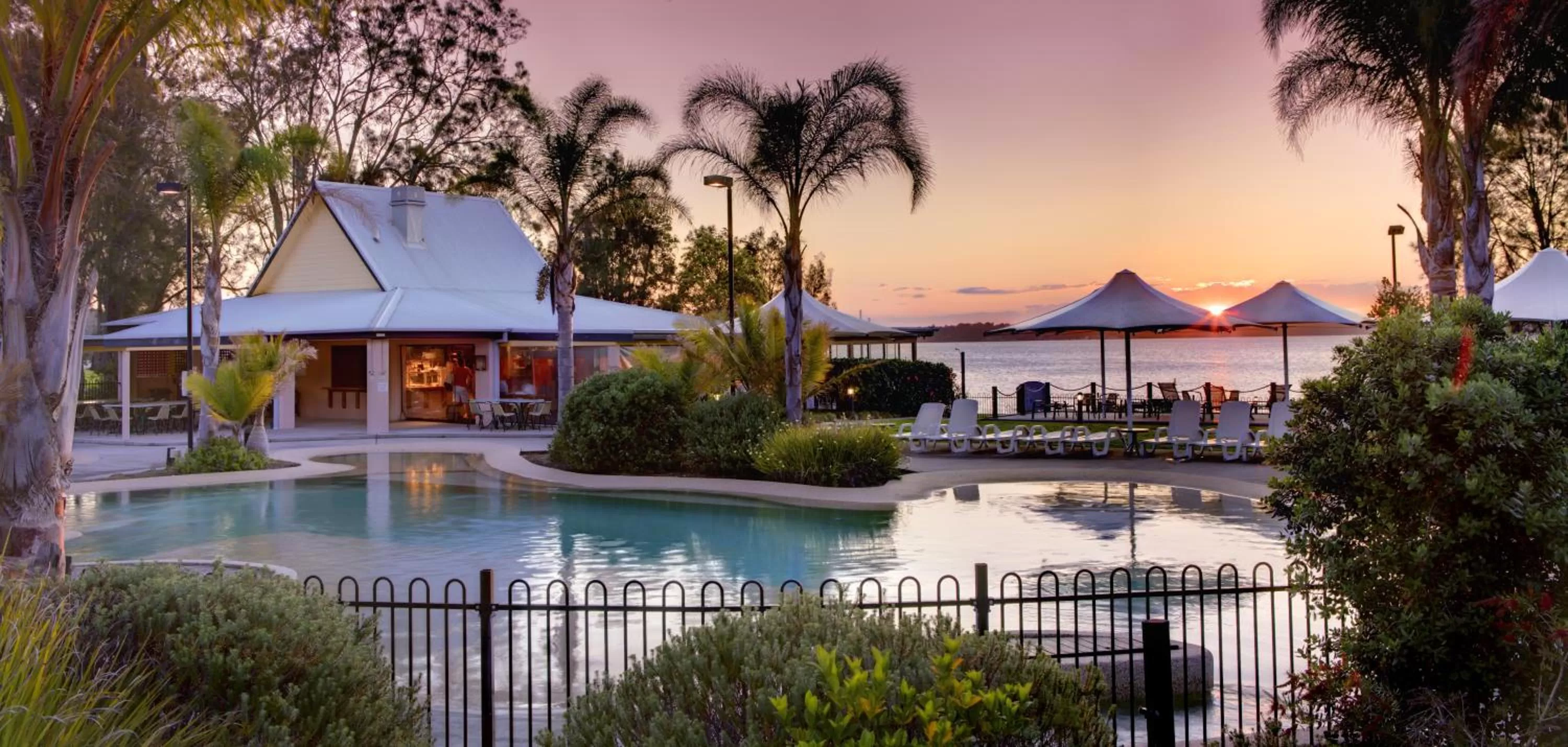 Restaurant/places to eat in Stay At Raffertys Resort