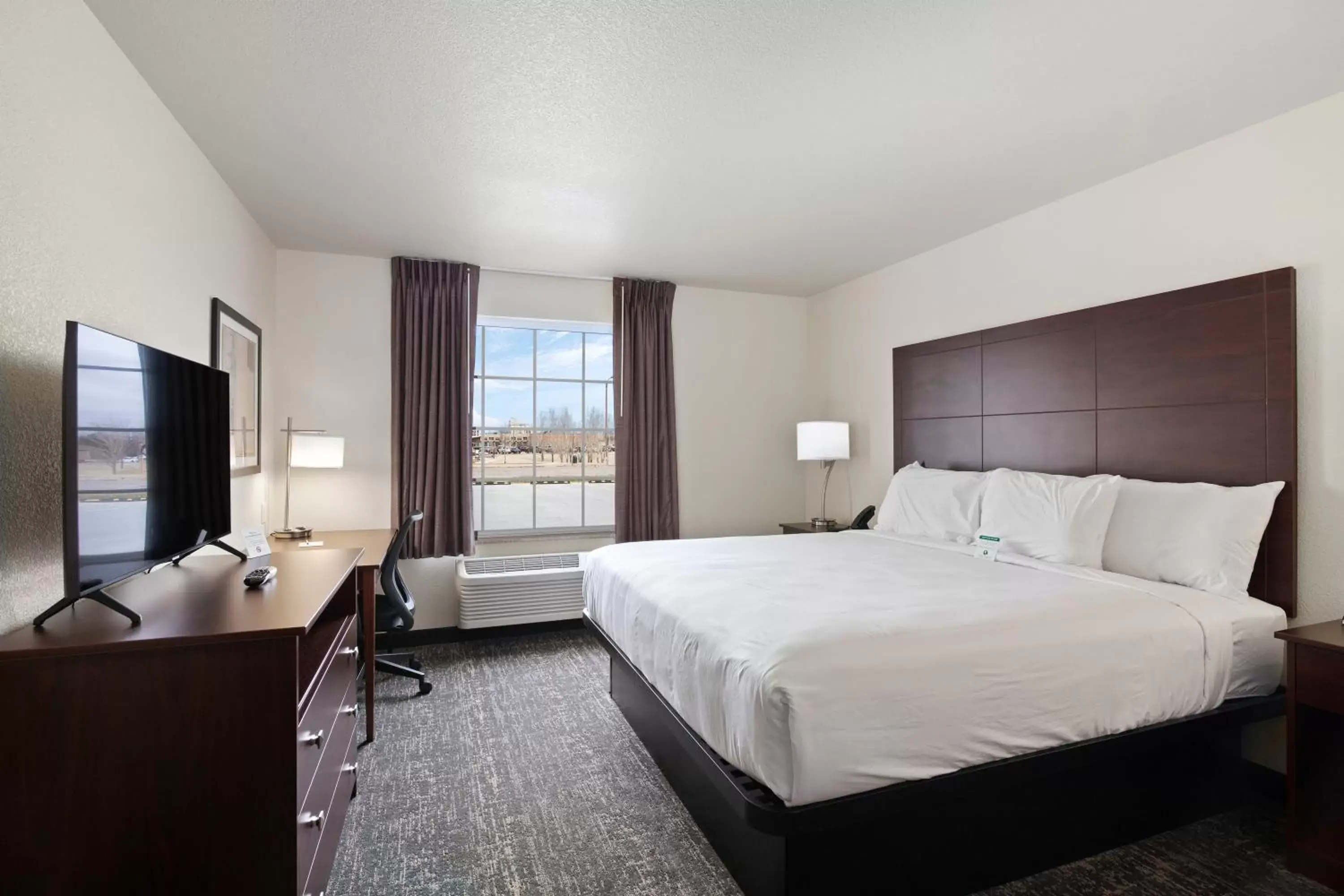 Bed in Cobblestone Inn & Suites - Yuma