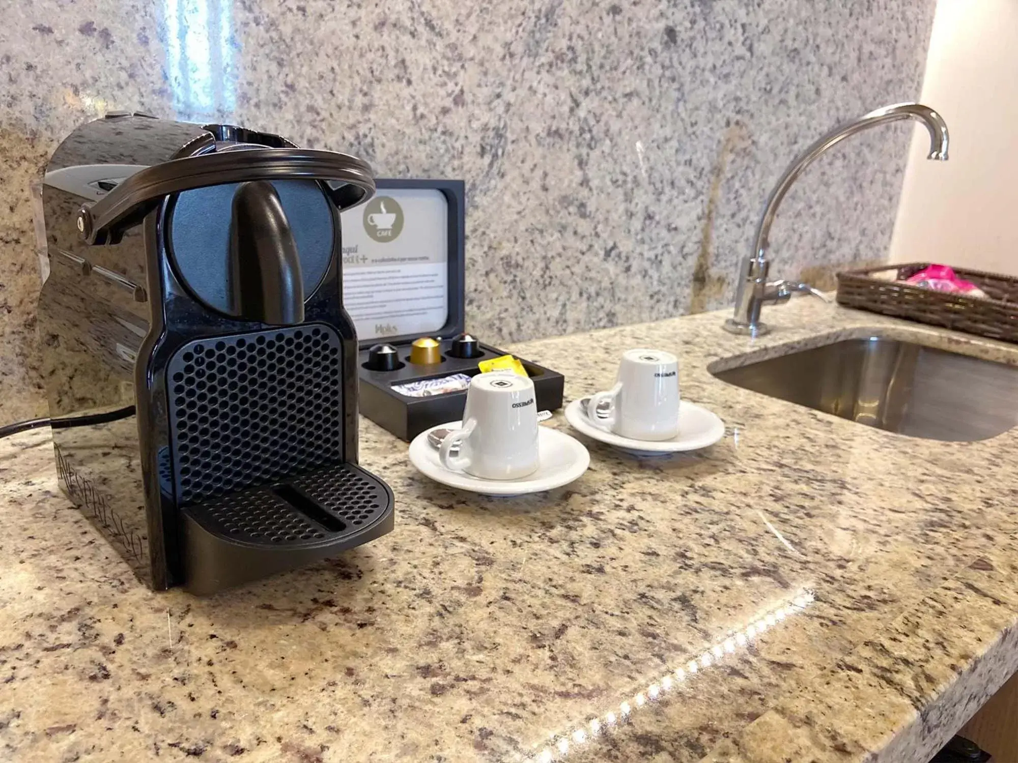 Coffee/Tea Facilities in Cullinan Hplus Premium