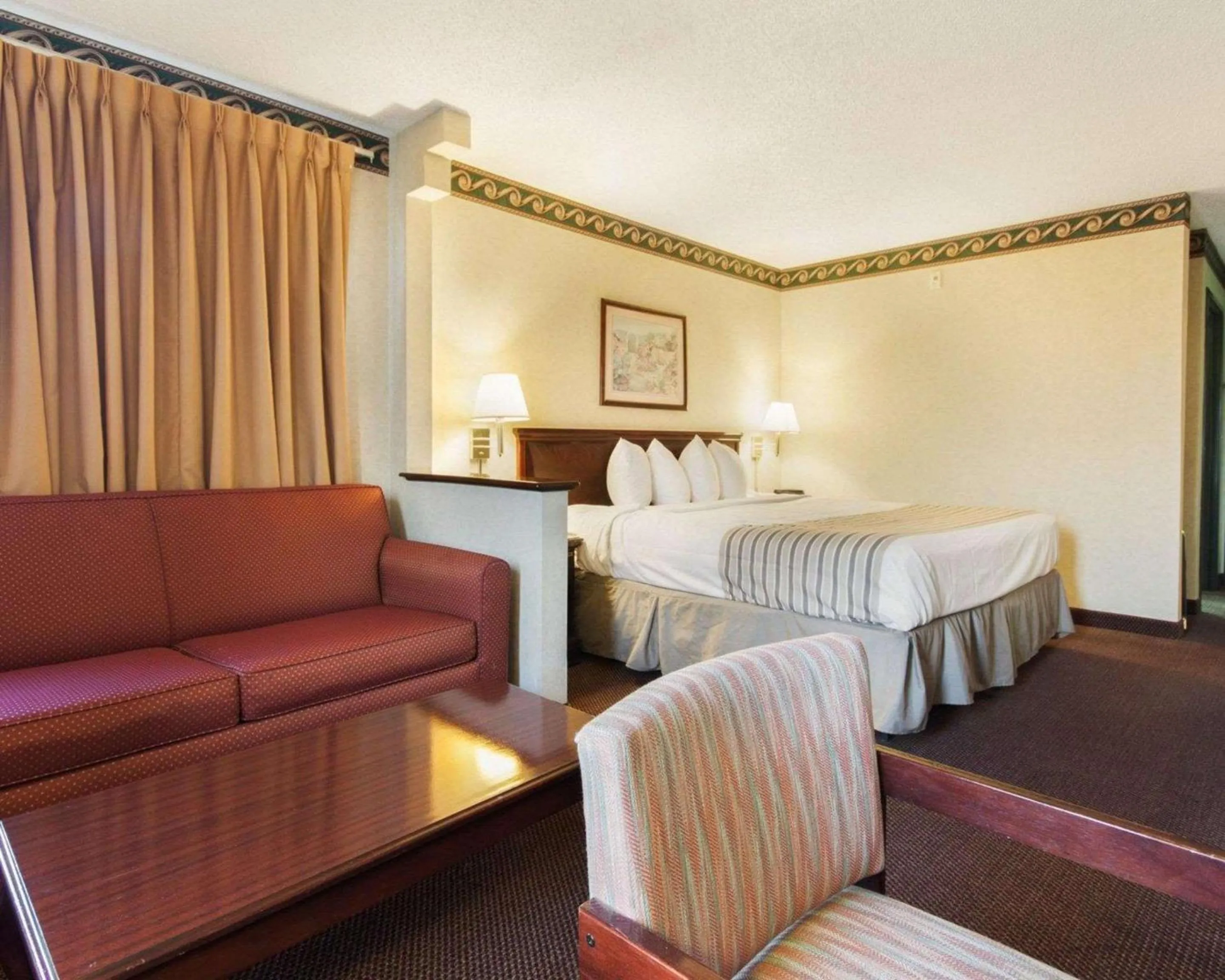 Photo of the whole room, Bed in Econo Lodge Inn & Suites El Paso West