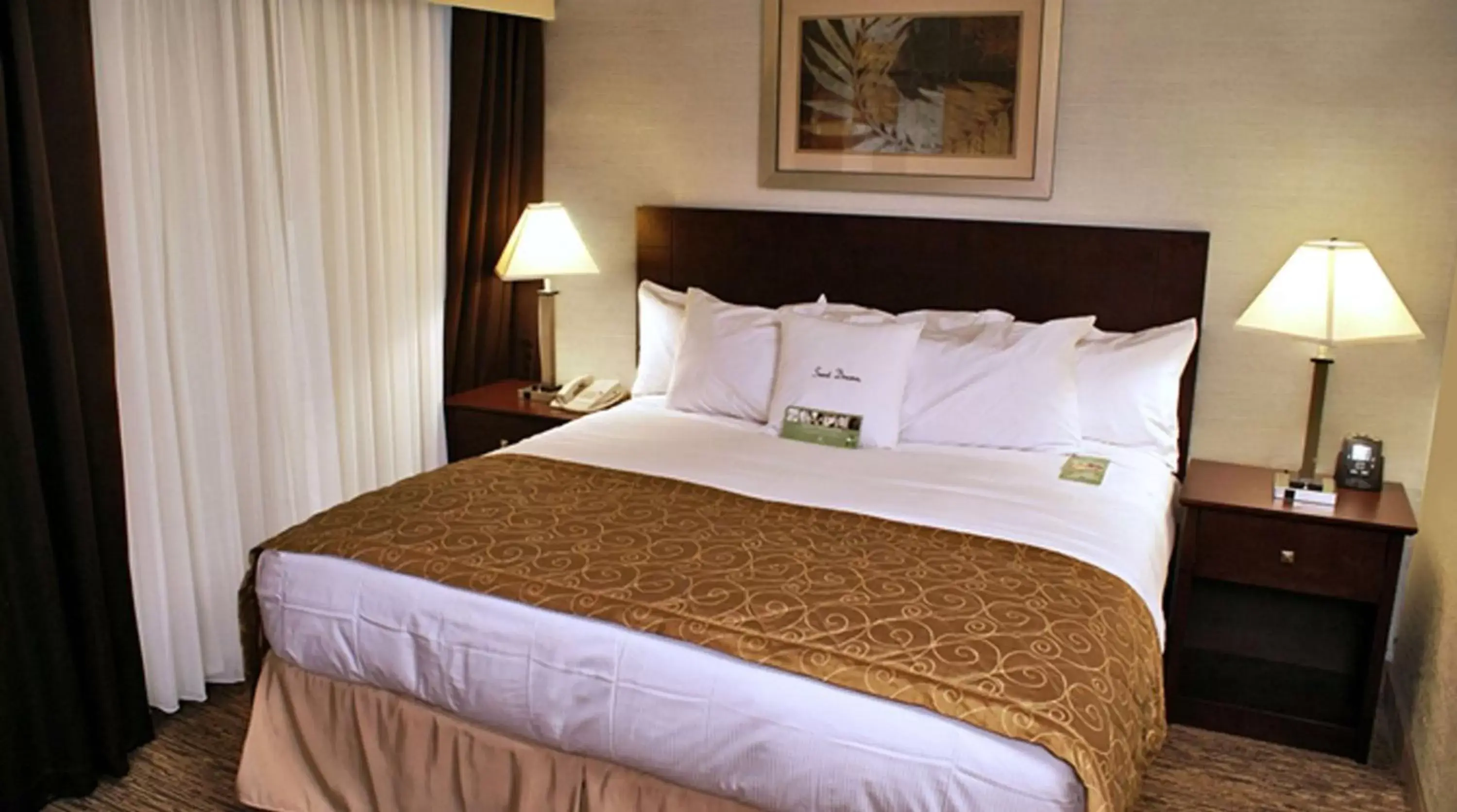 Bed in DoubleTree by Hilton Rocky Mount