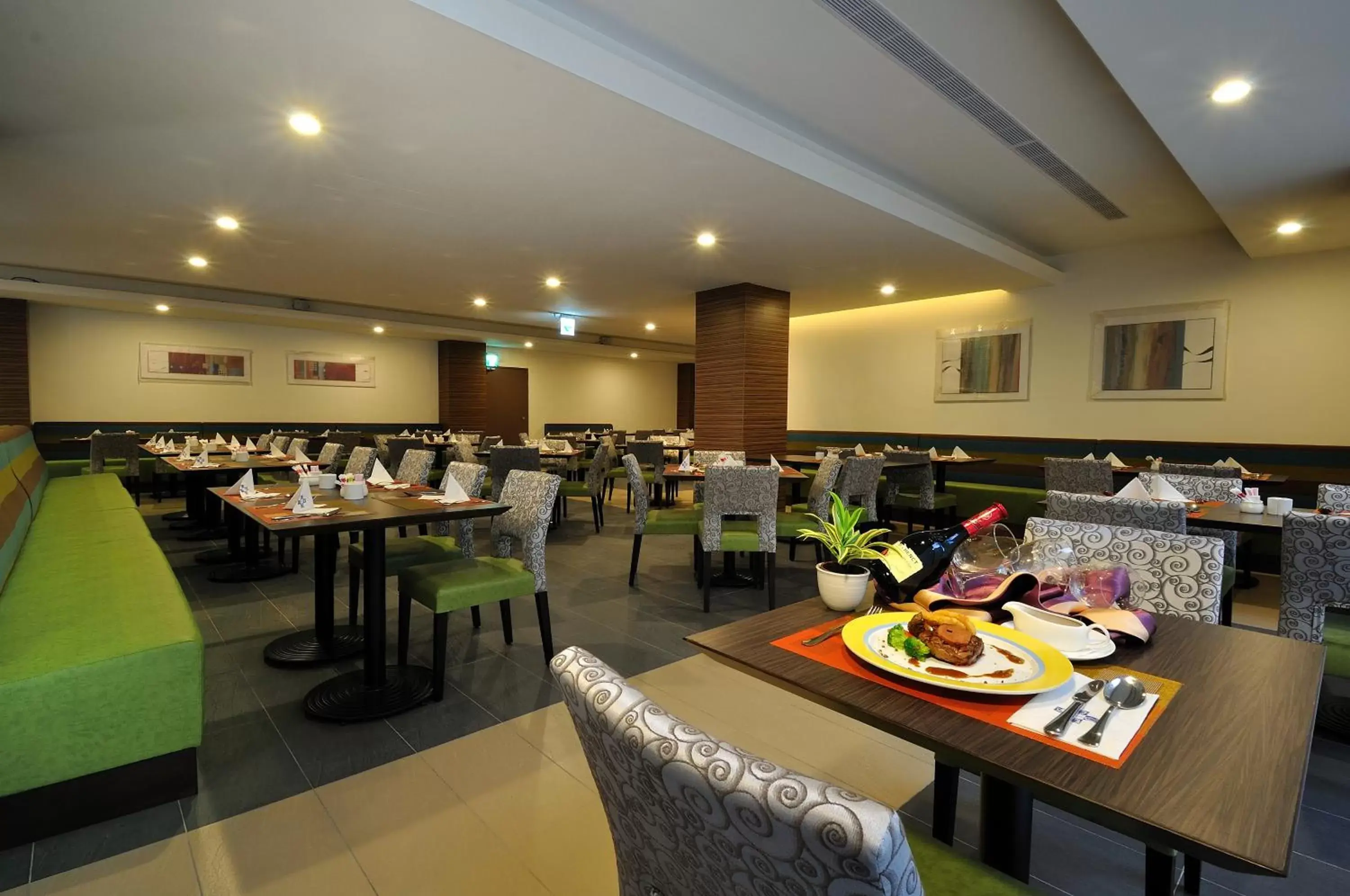 Restaurant/Places to Eat in Hoya Resort Hotel