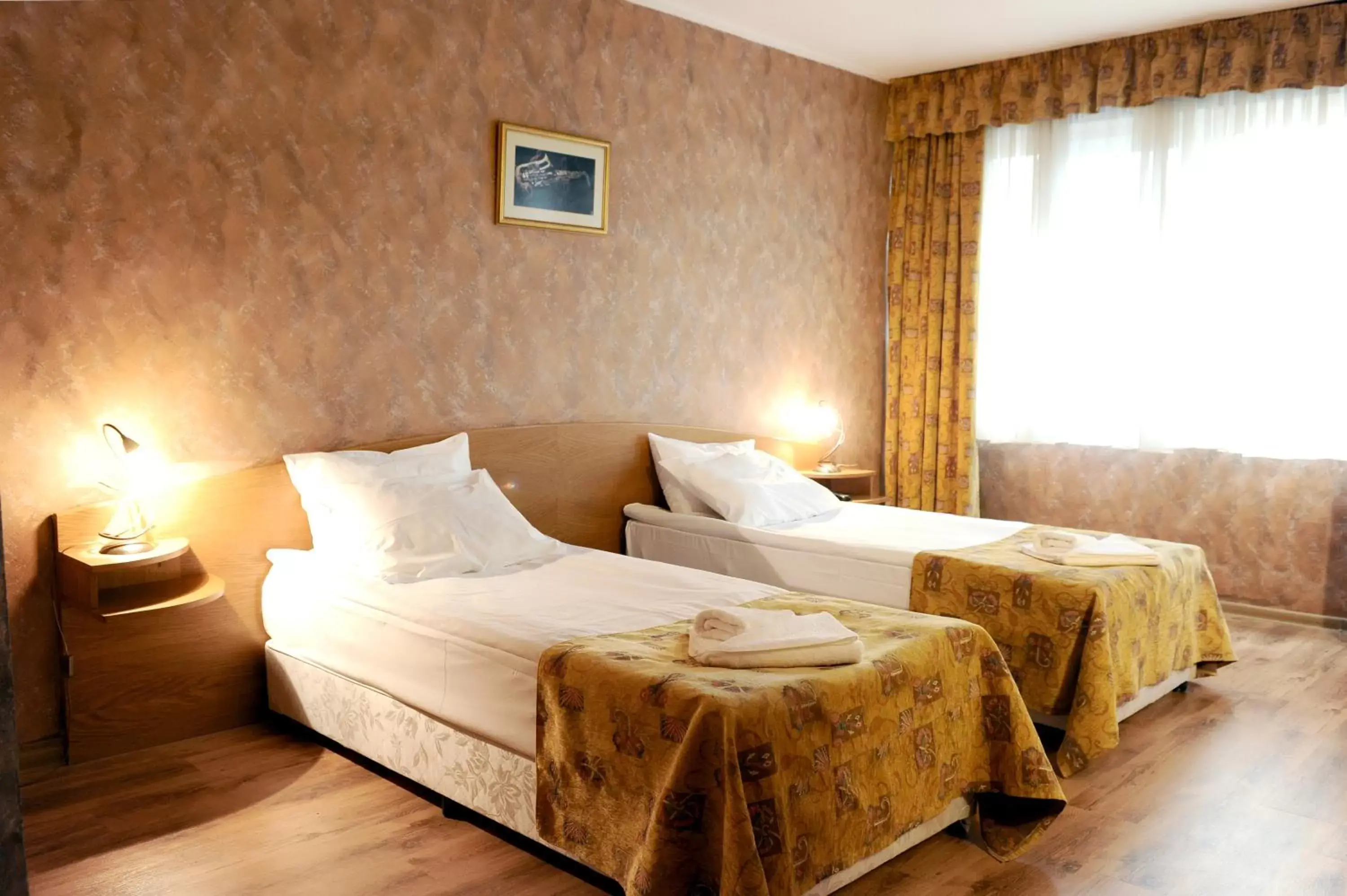 Bed in Hotel Akord - Free Parking & Metro Access Bed in Hotel Akord - Free Parking & Metro Access