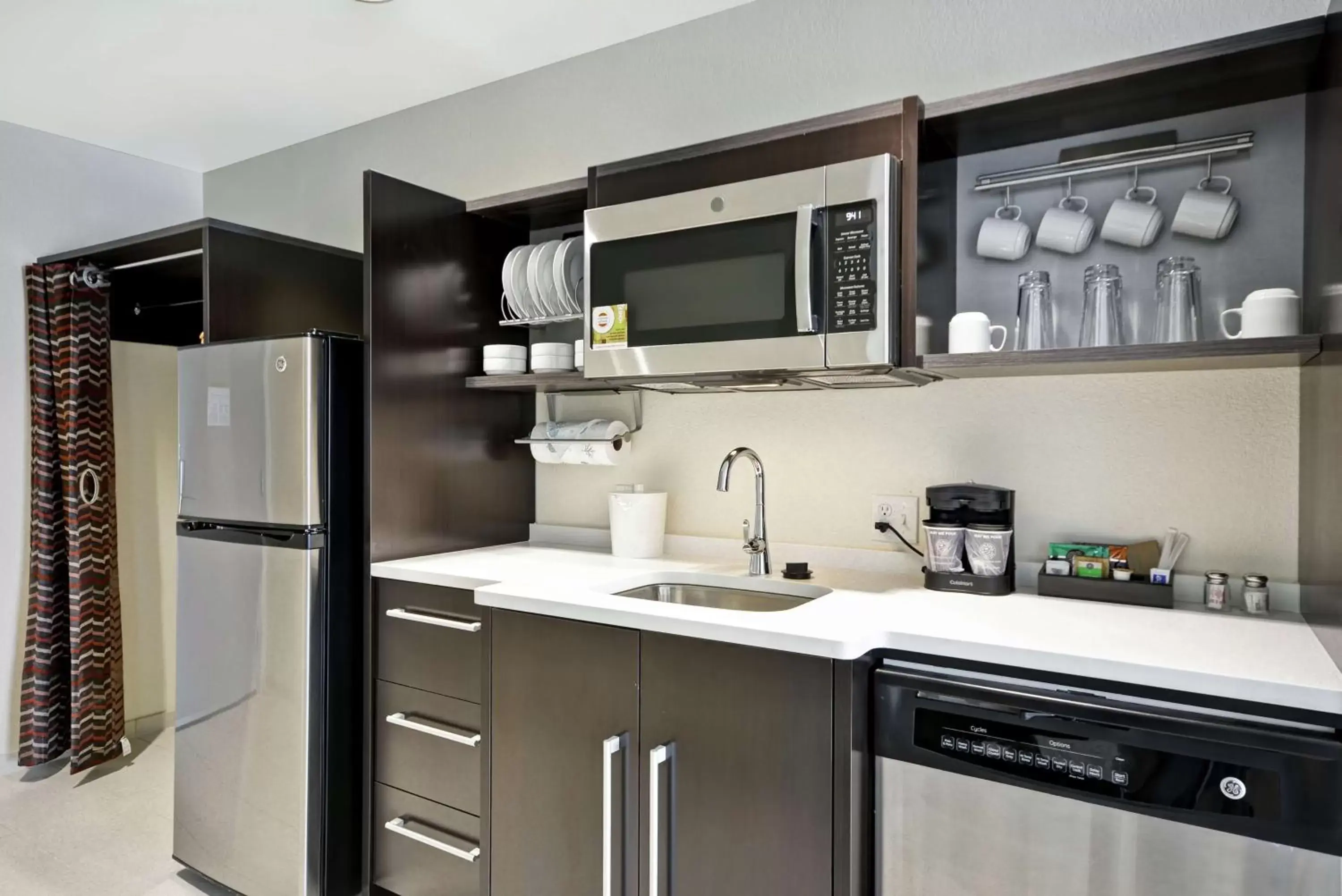 Kitchen or kitchenette, Kitchen/Kitchenette in Home2 Suites By Hilton Carbondale