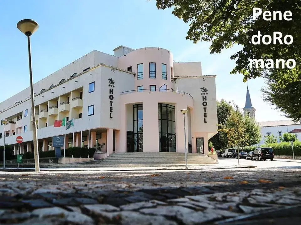 Facade/entrance, Property Building in Hotel das Taipas