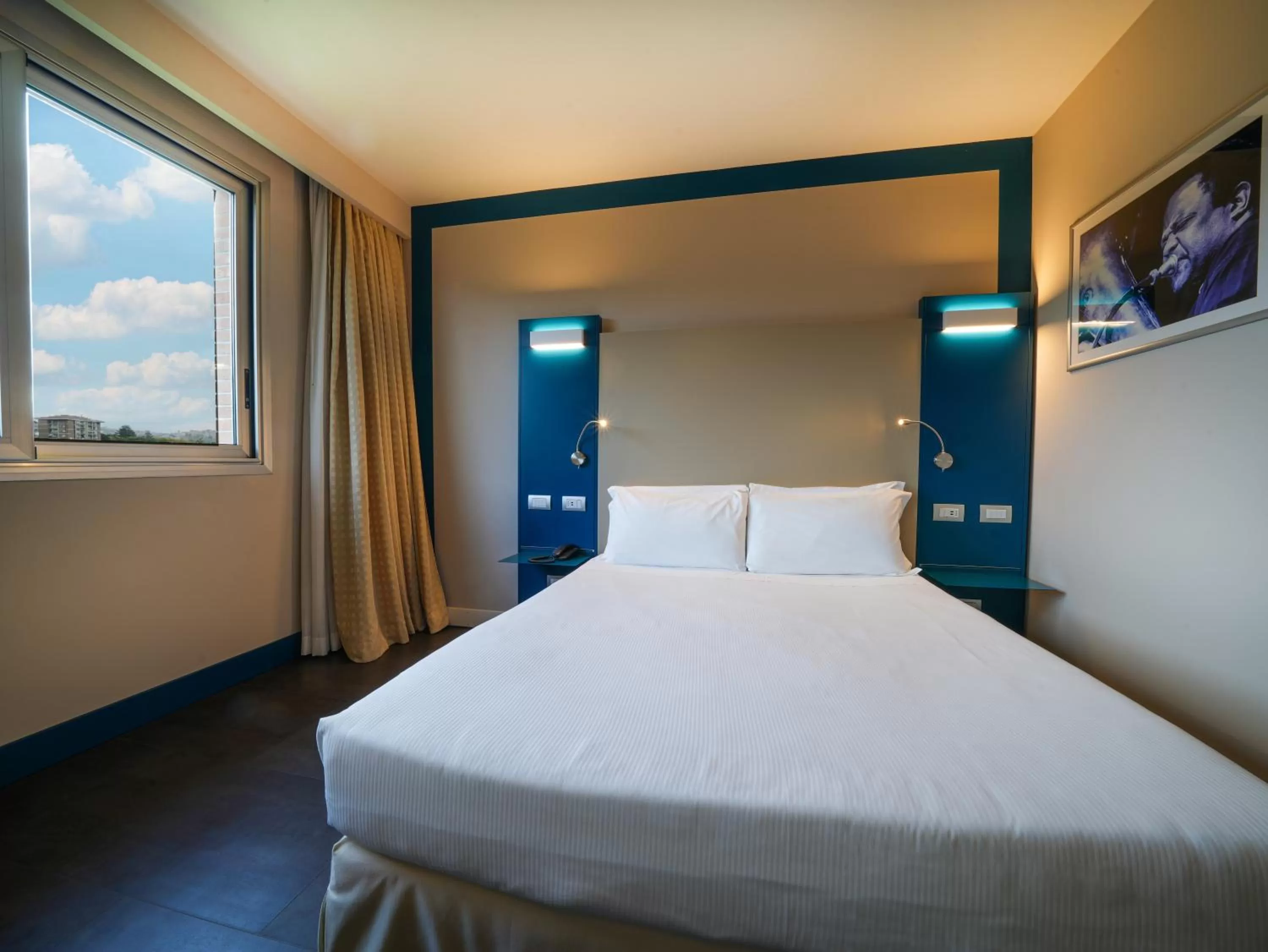 Bed in La Meridiana Bleisure Hotel