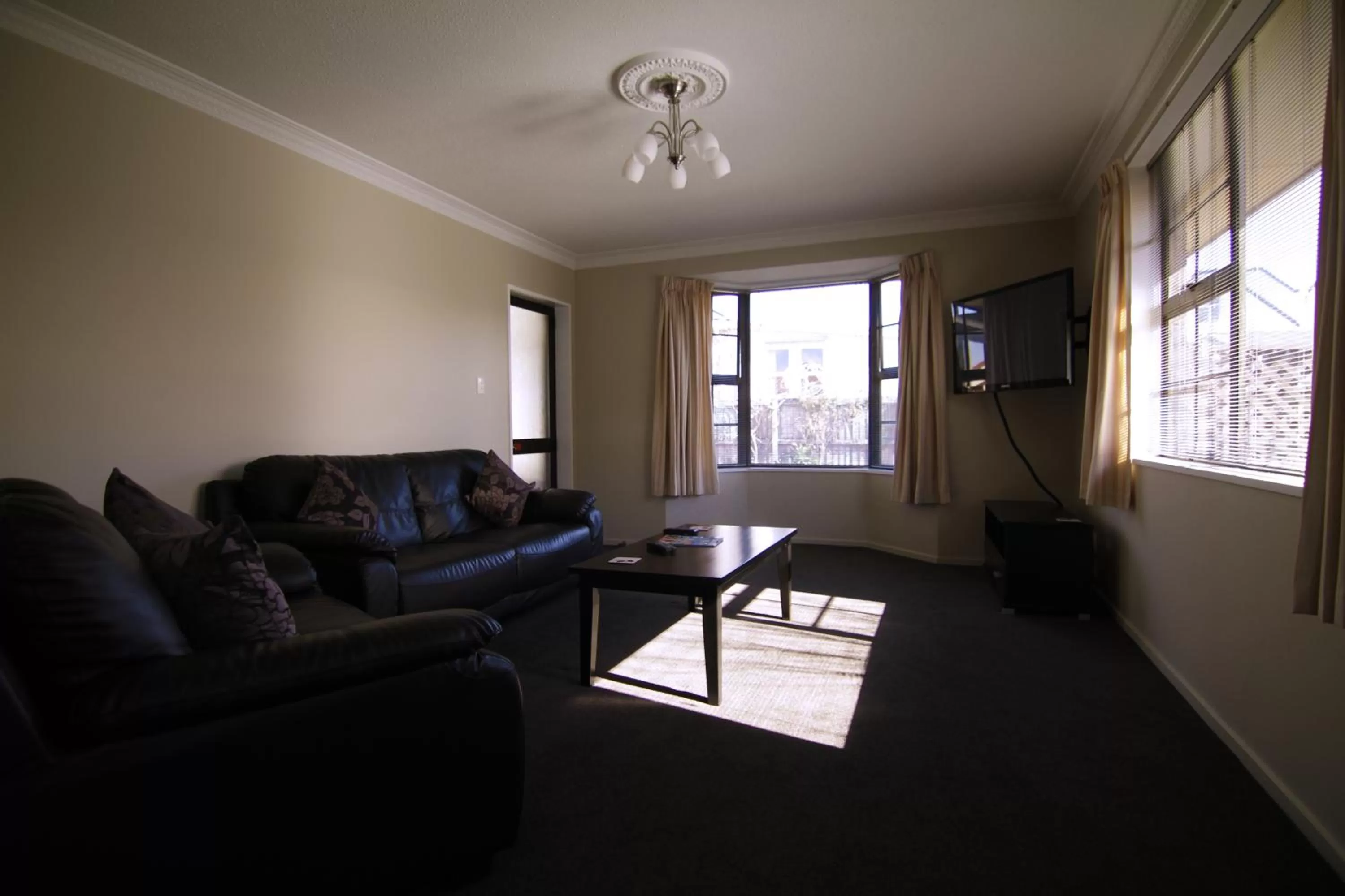 Living room in Metropolitan Motel on Riccarton - 2 mins walk to Westfield