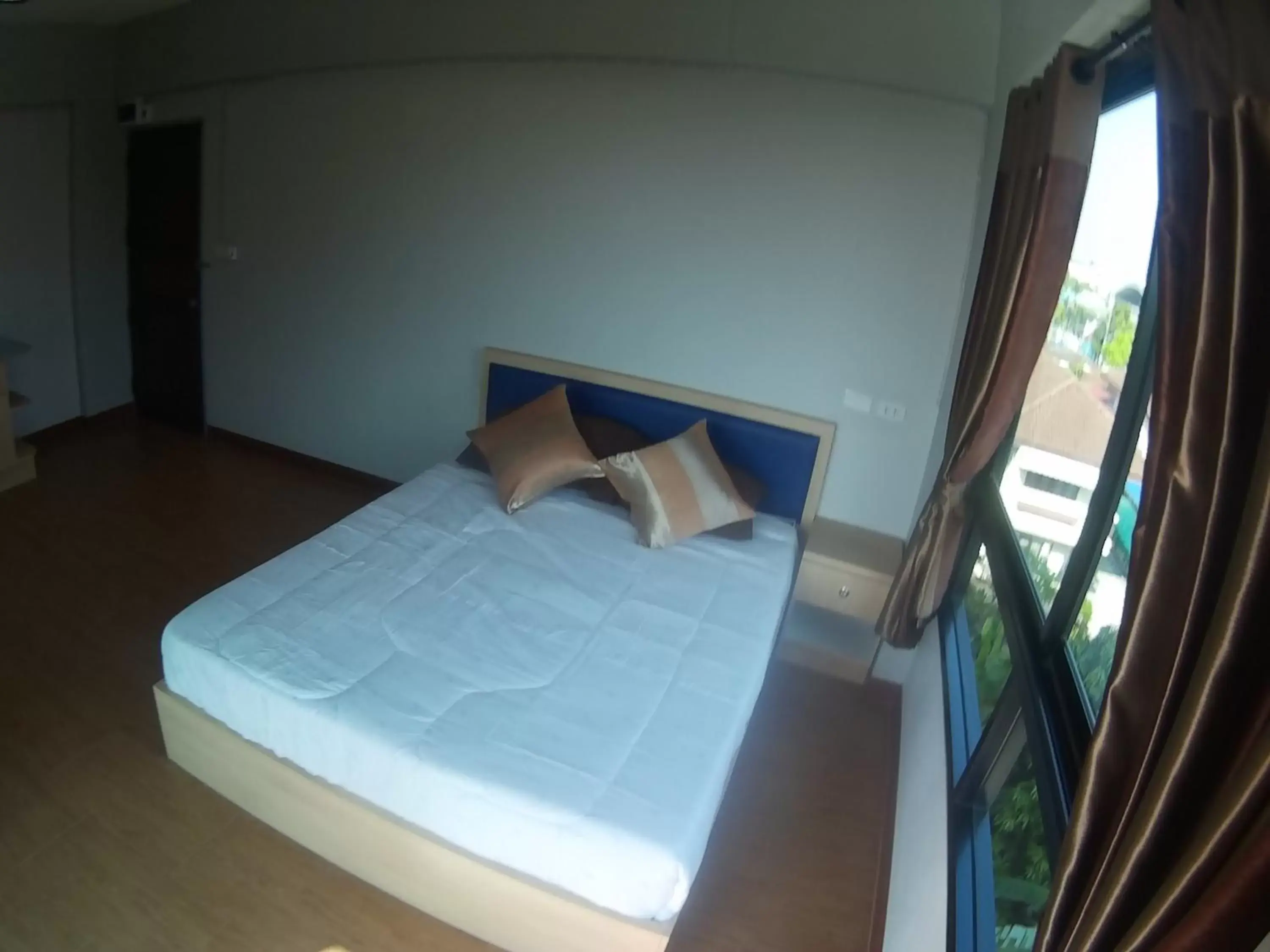 Bed in Na Siri Lake View