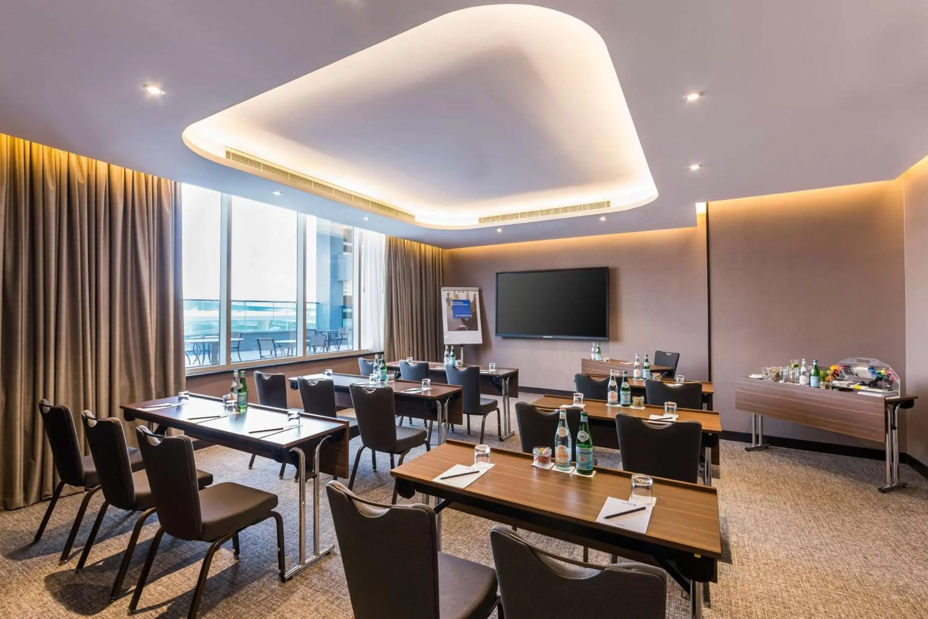 Business facilities, Restaurant/Places to Eat in Radisson Blu Hotel, Dubai Canal View