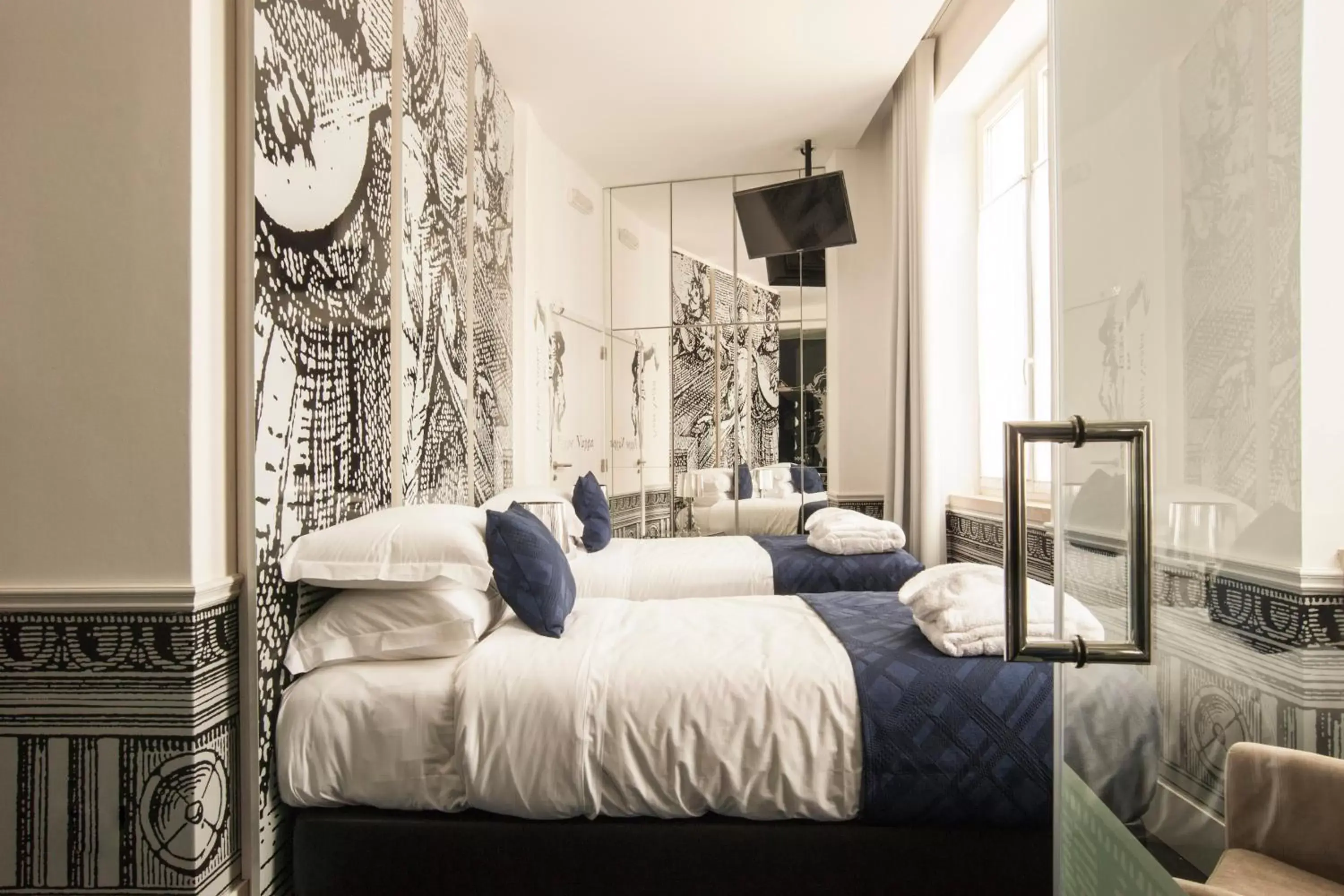 Bed, Room Photo in Teatro Boutique Rooms & Suites